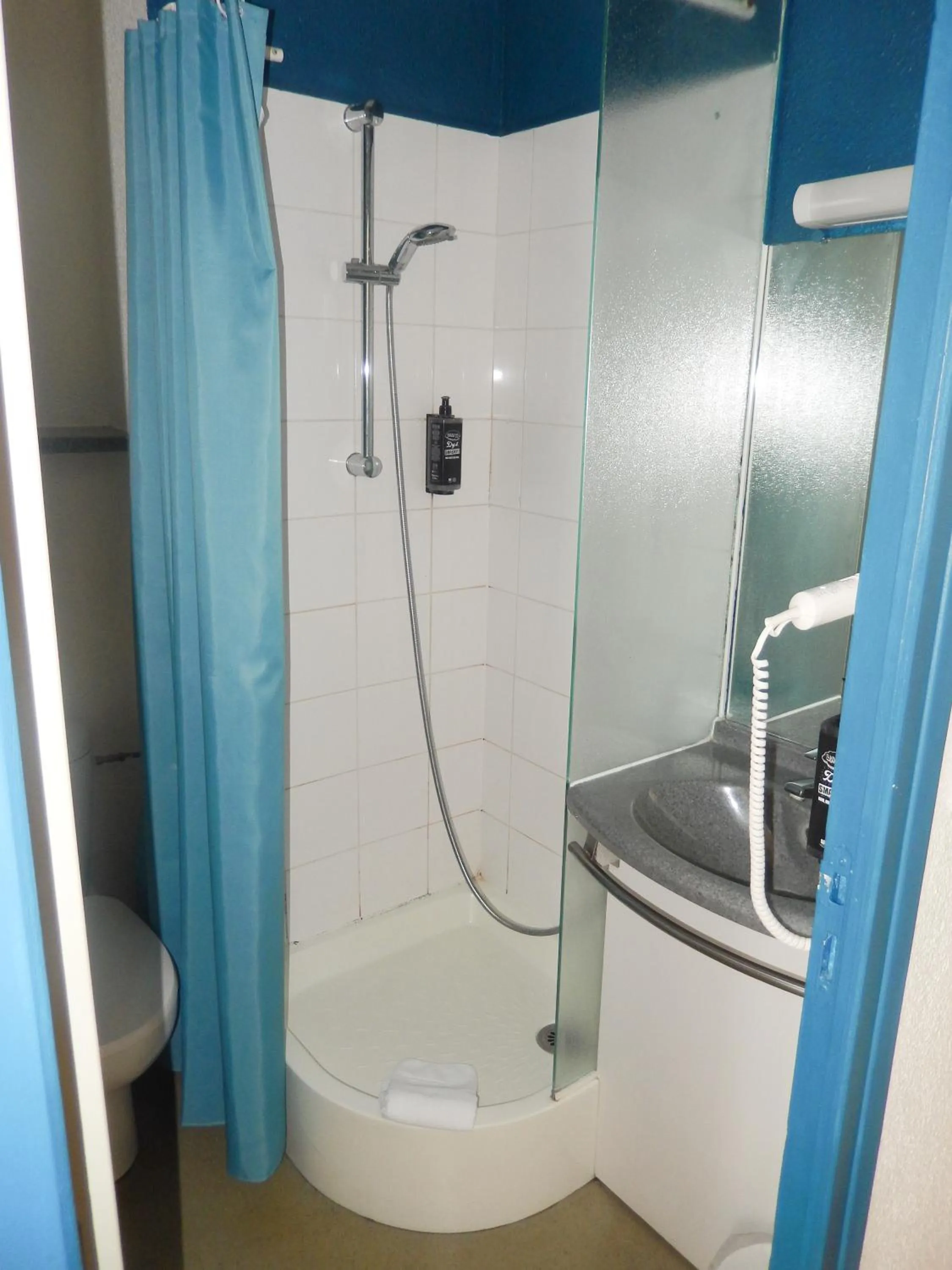 Shower in Ibis Budget Boulogne-Sur-Mer Centre les Ports
