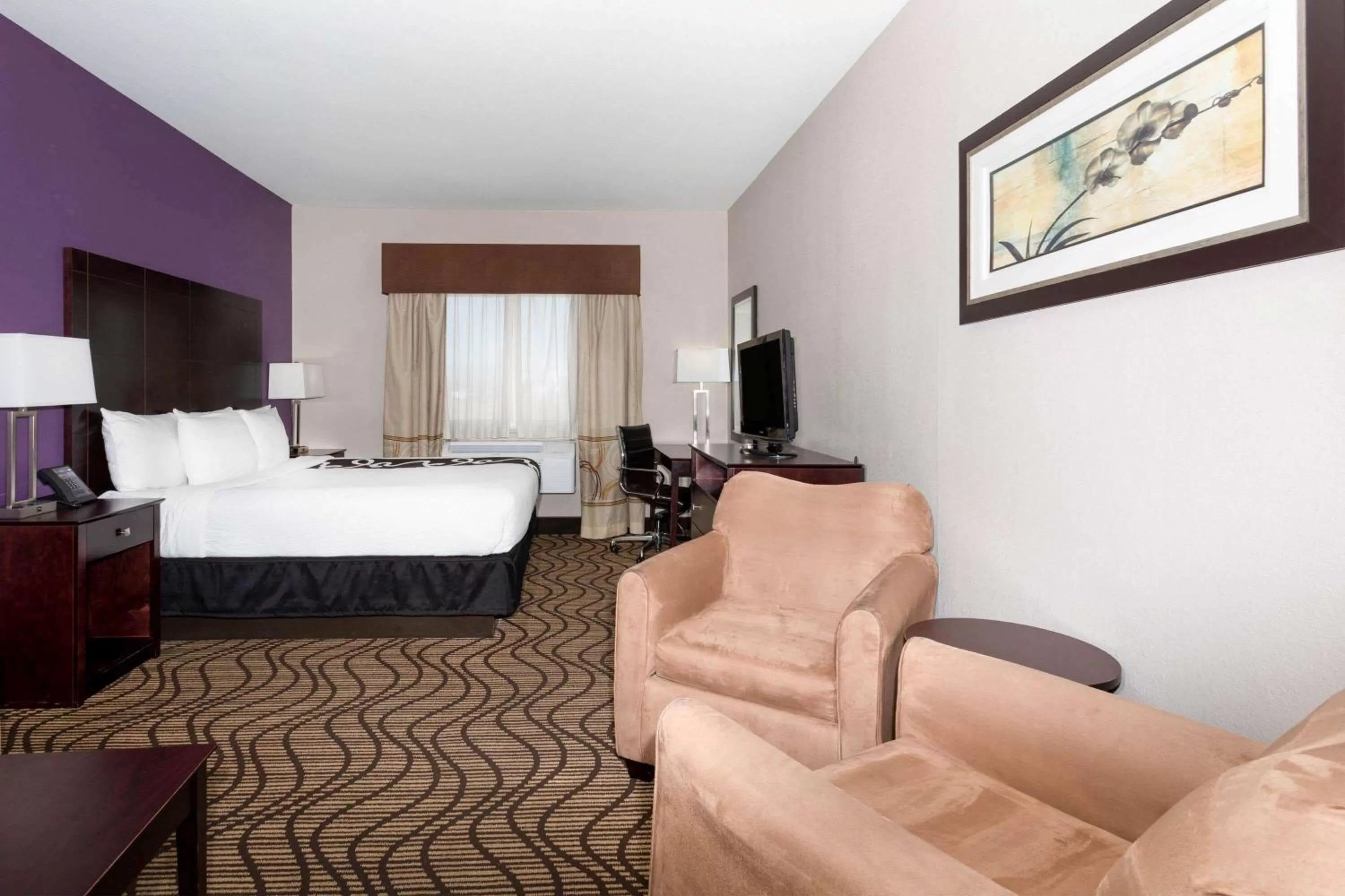 Photo of the whole room, Bed in La Quinta by Wyndham Henderson-Northeast Denver