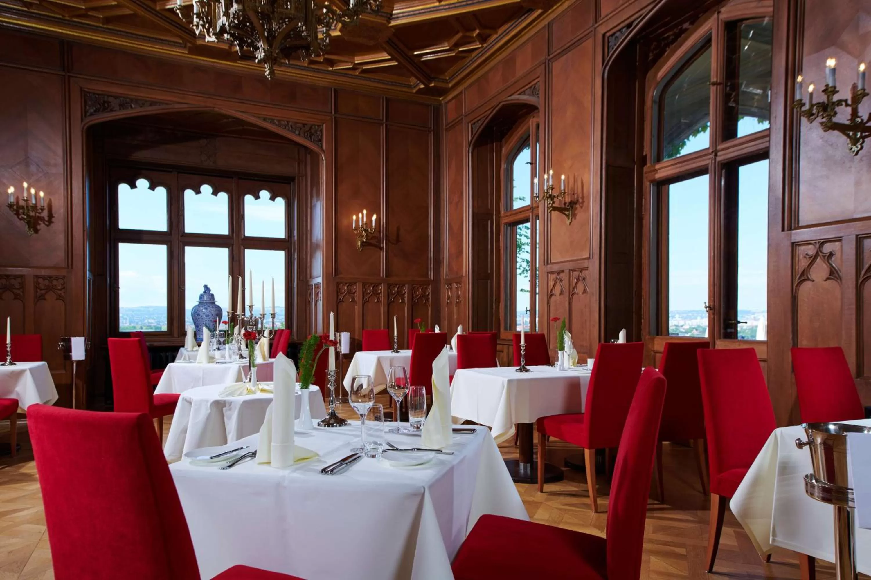Restaurant/places to eat in Hotel Schloss Eckberg