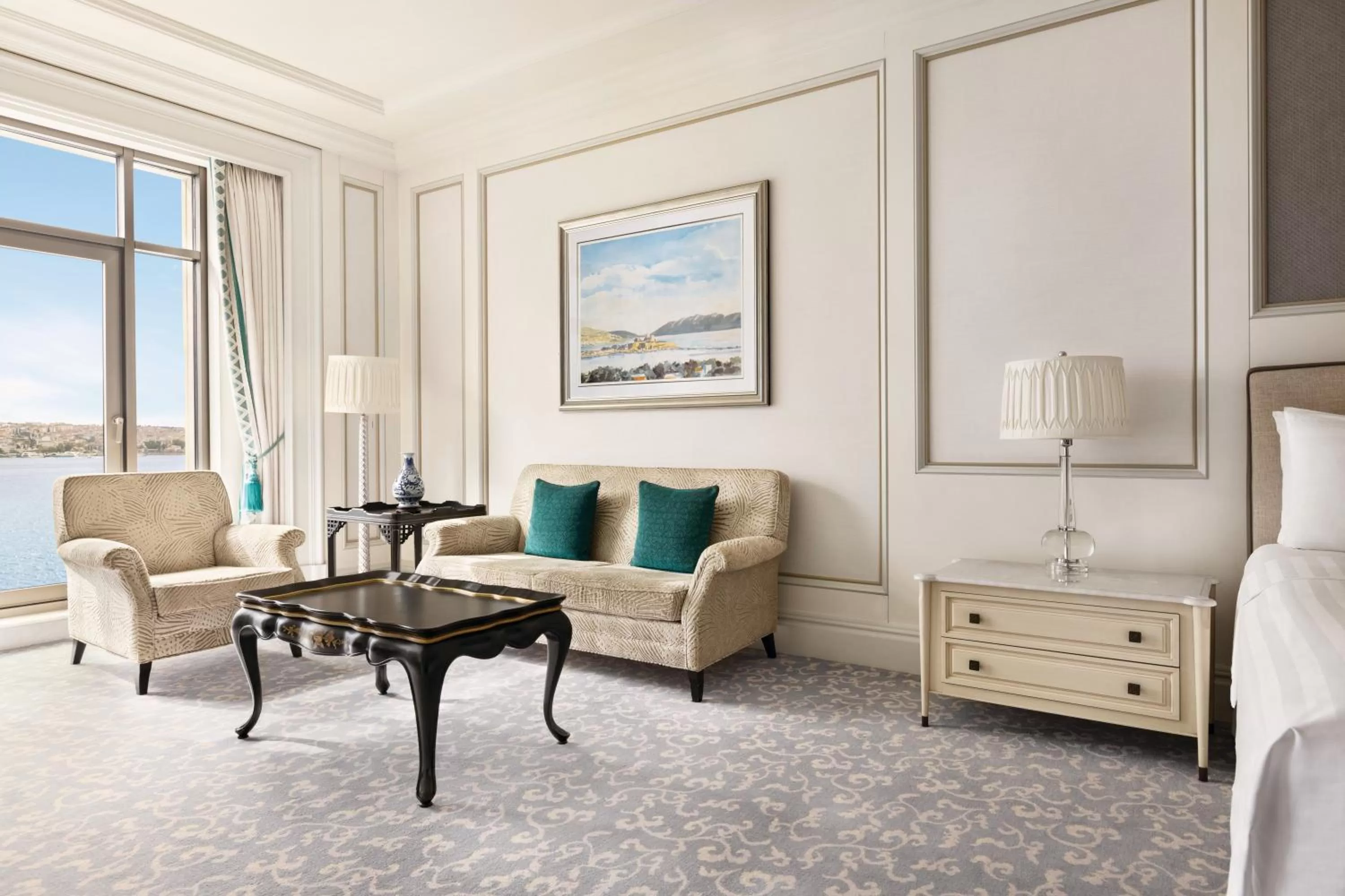 Photo of the whole room in Shangri-La Bosphorus, Istanbul