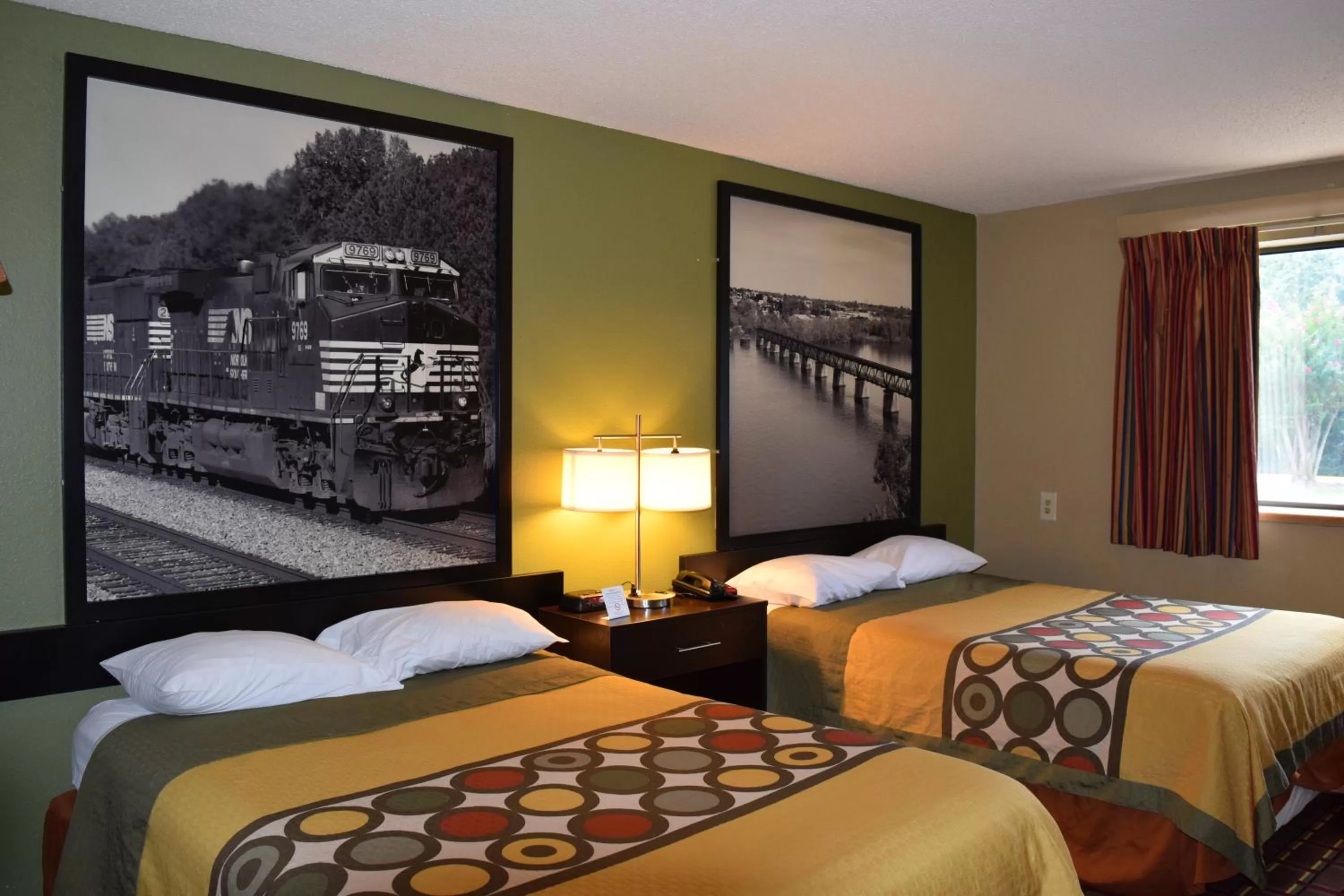 Bedroom, Bed in Super 8 by Wyndham Homewood Birmingham Area