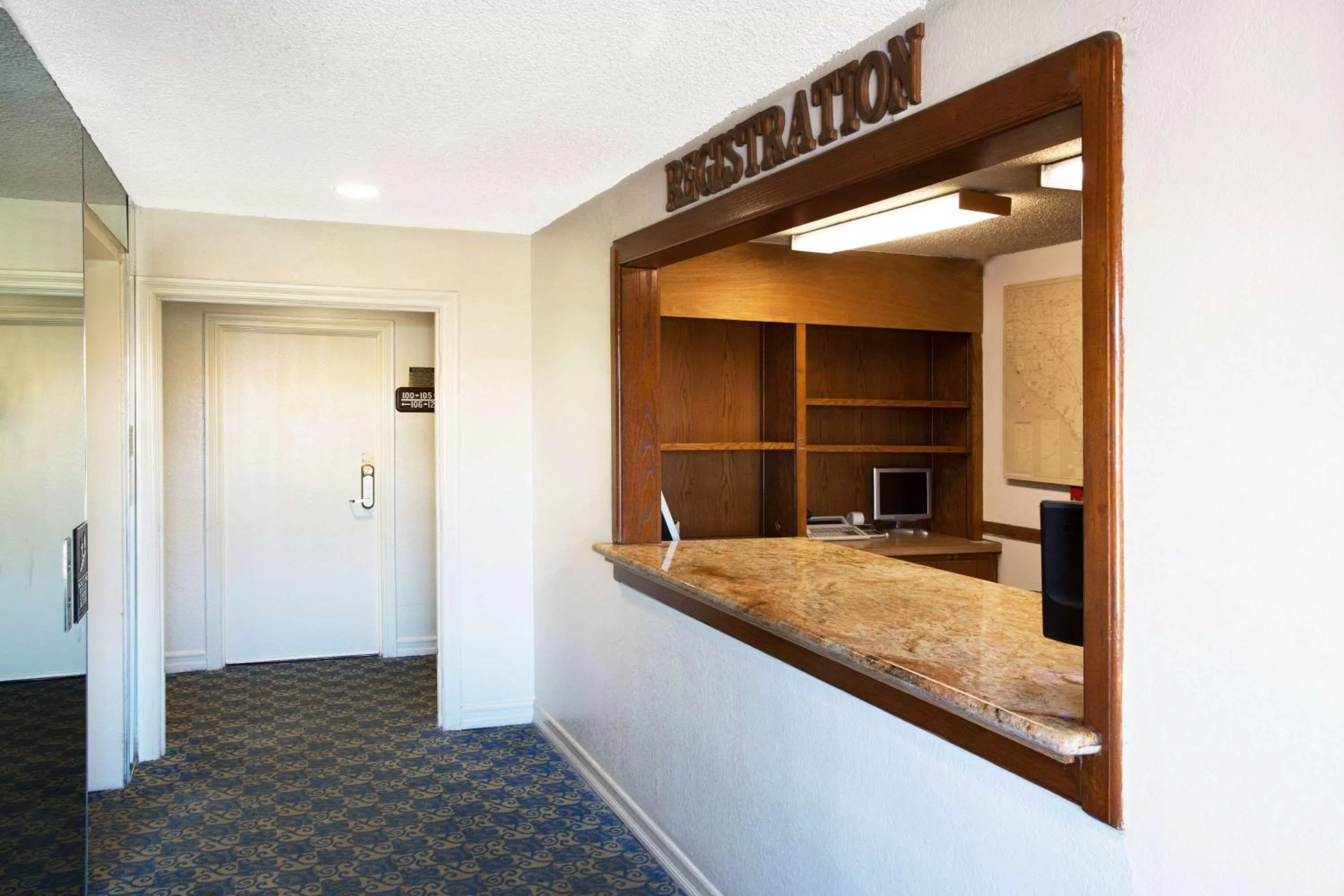 Lobby or reception in Travelodge by Wyndham Ocean Front