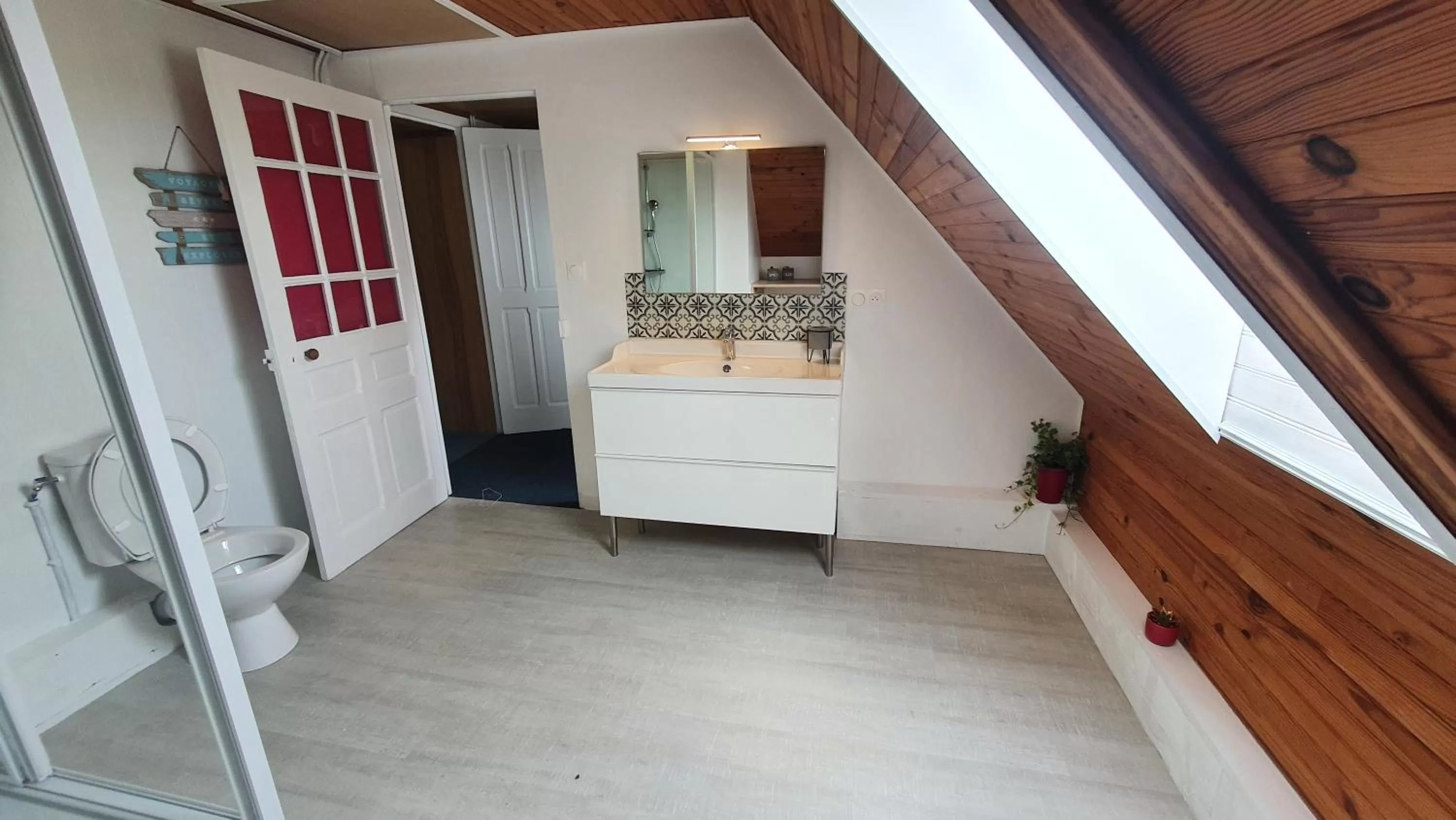 Bathroom, Kitchen/Kitchenette in La Maison de la Côte des Légendes