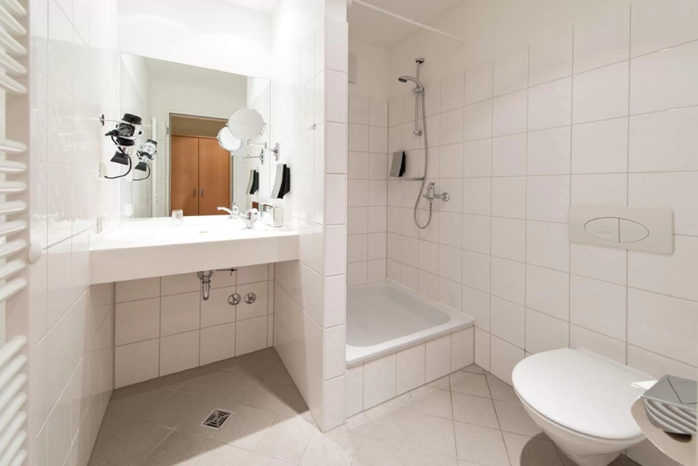 Shower in Airporthotel Berlin-Adlershof