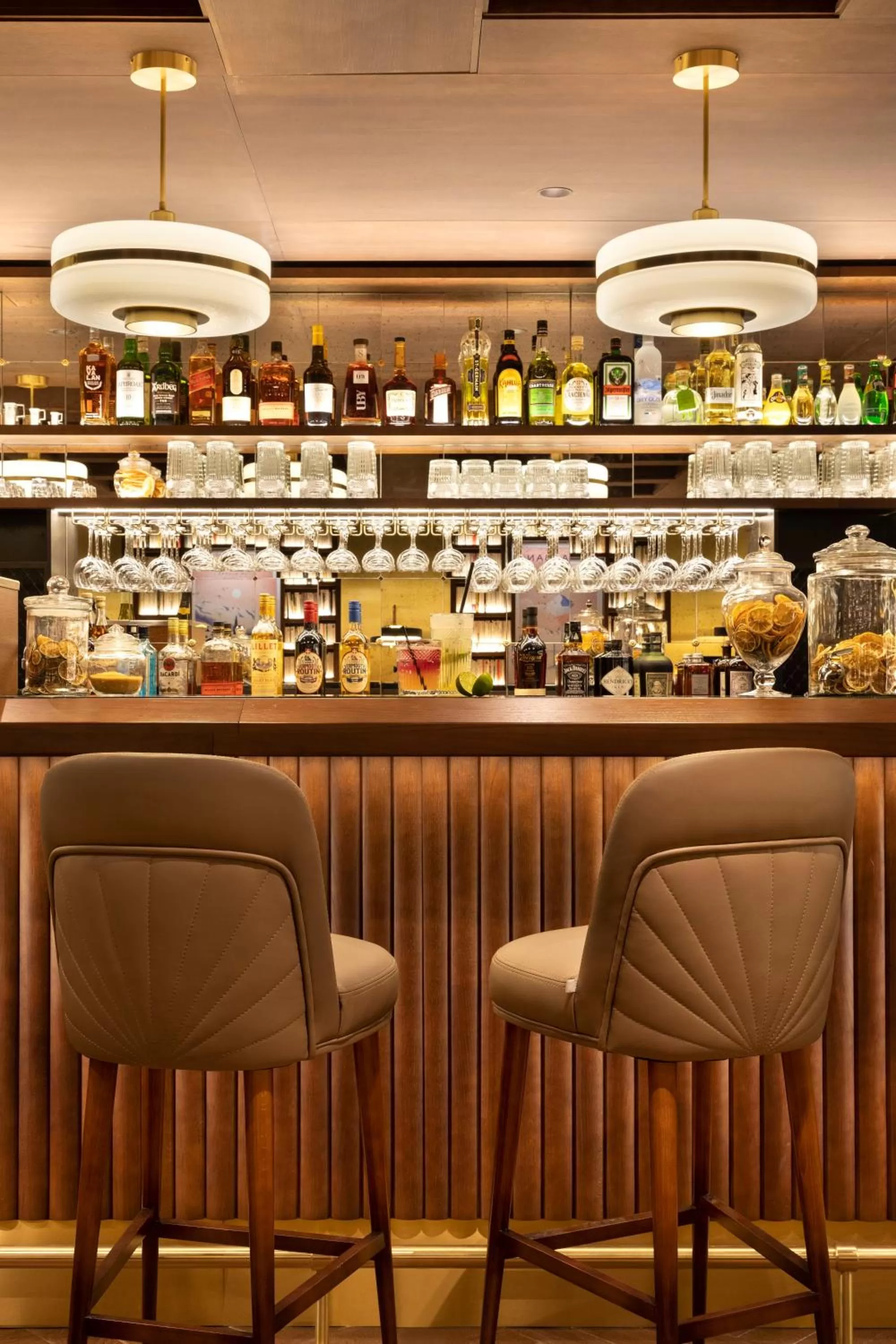 Lounge or bar in St-Alban Hotel & Spa