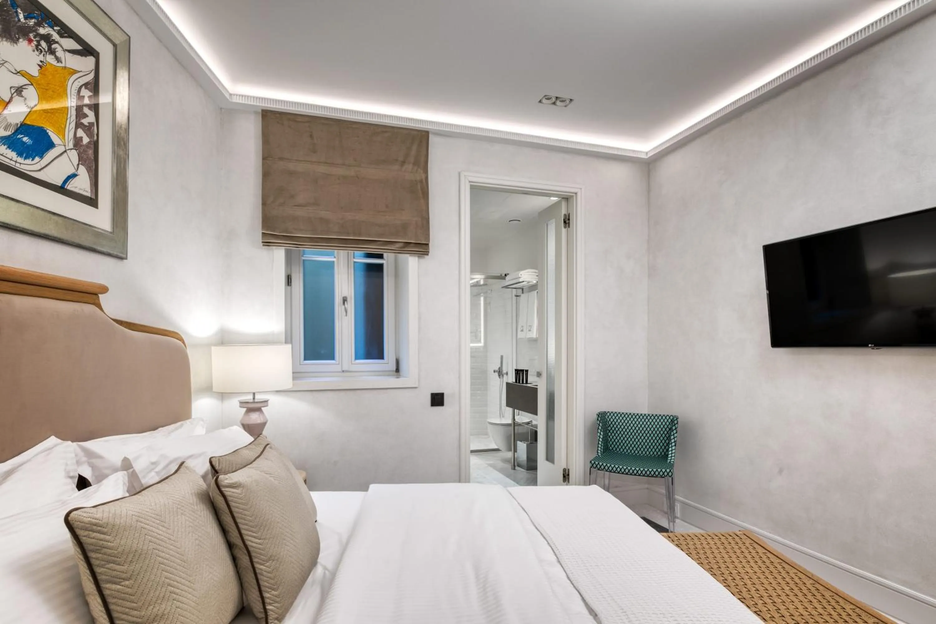 TV and multimedia, Bed in Athenian Foss