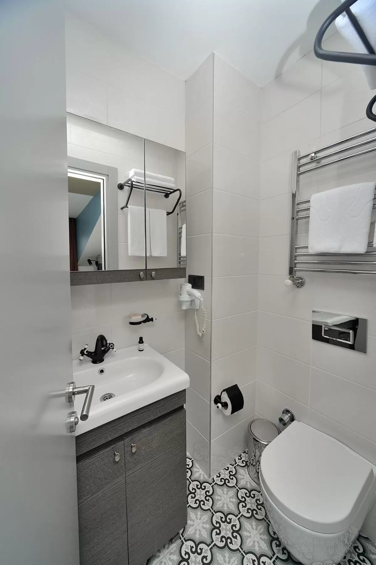 Bathroom in Stayso by Cloud7 Hotels