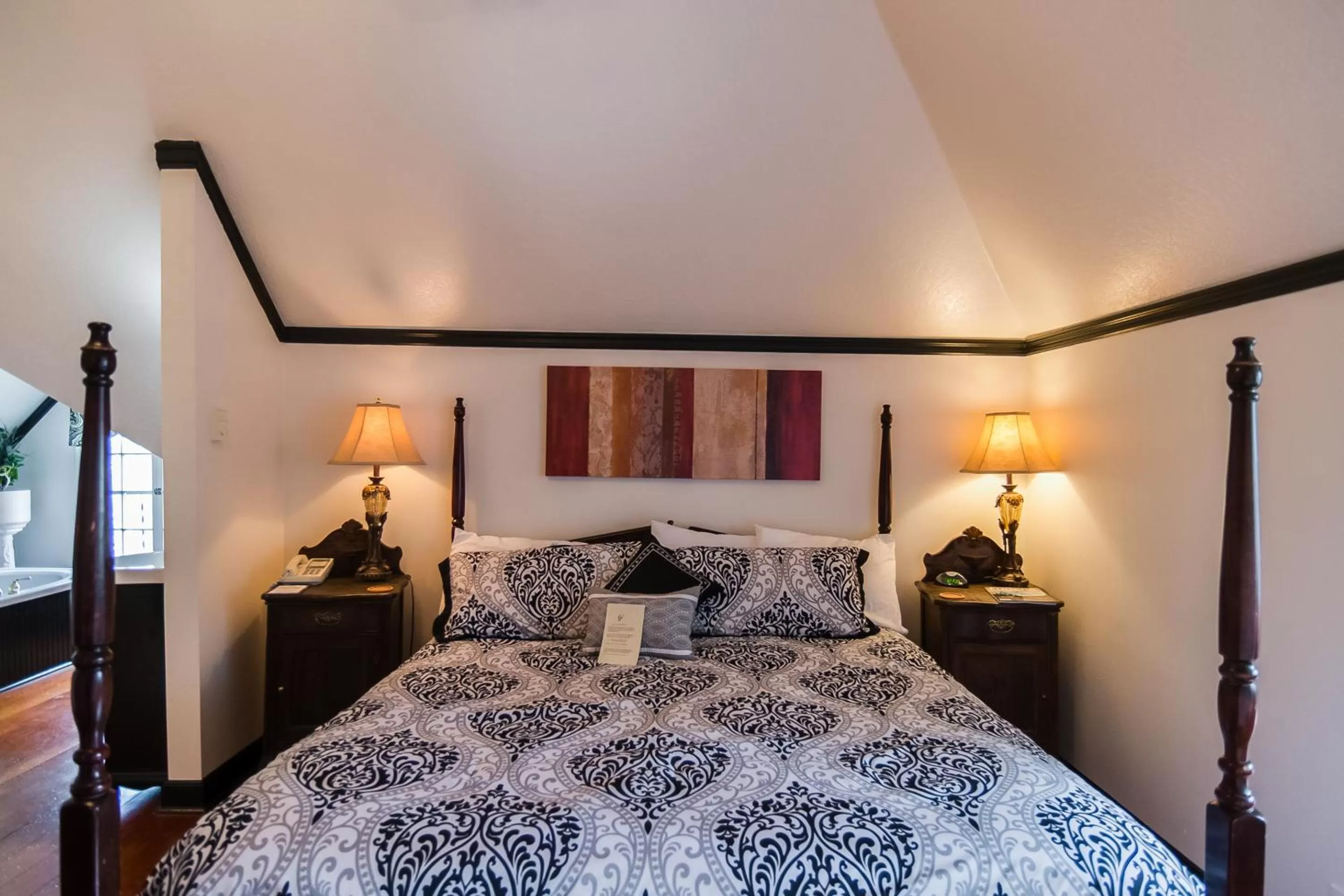 Bed in The Campbell House Inn