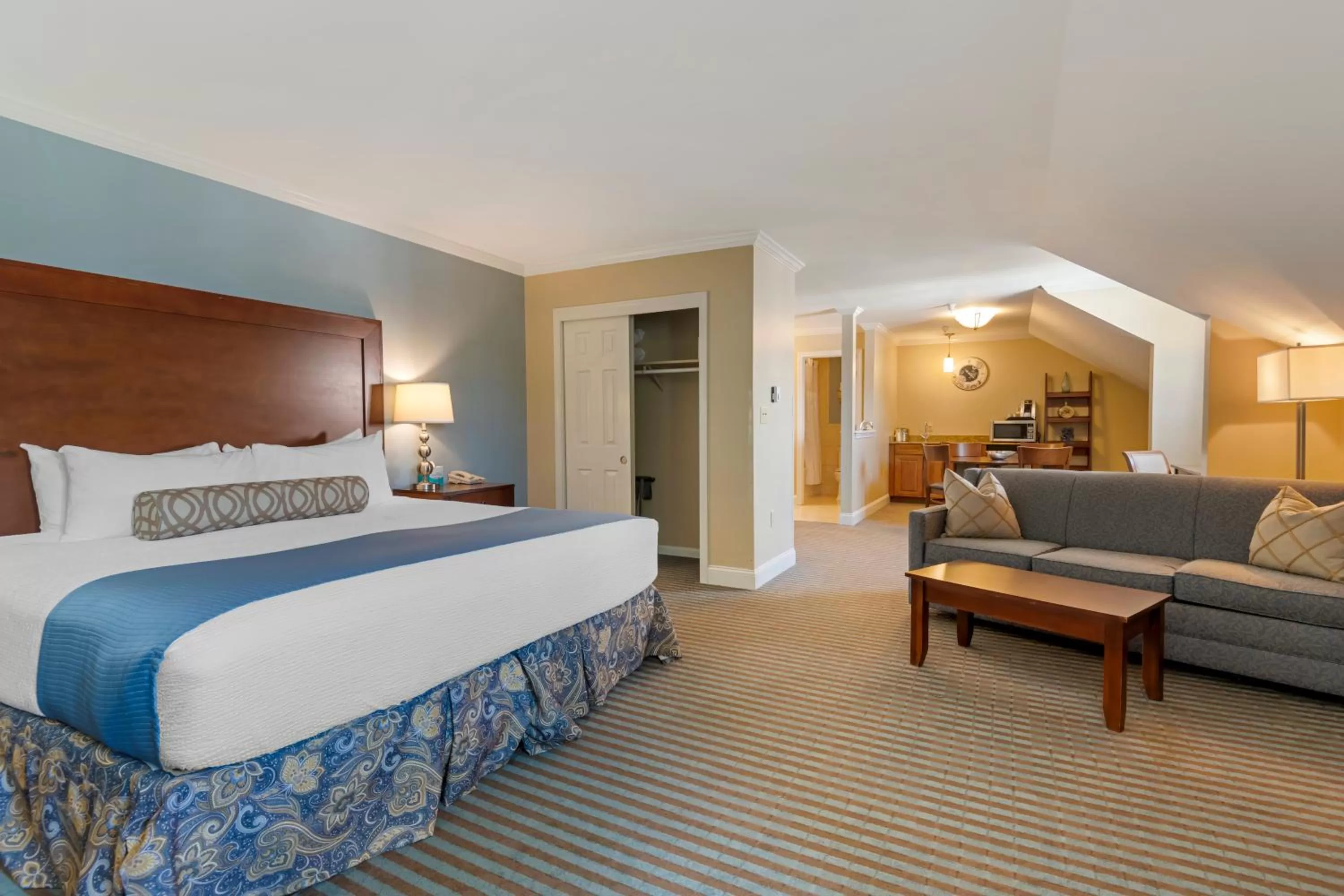 Photo of the whole room, Bed in Union Bluff Hotel & Meeting House