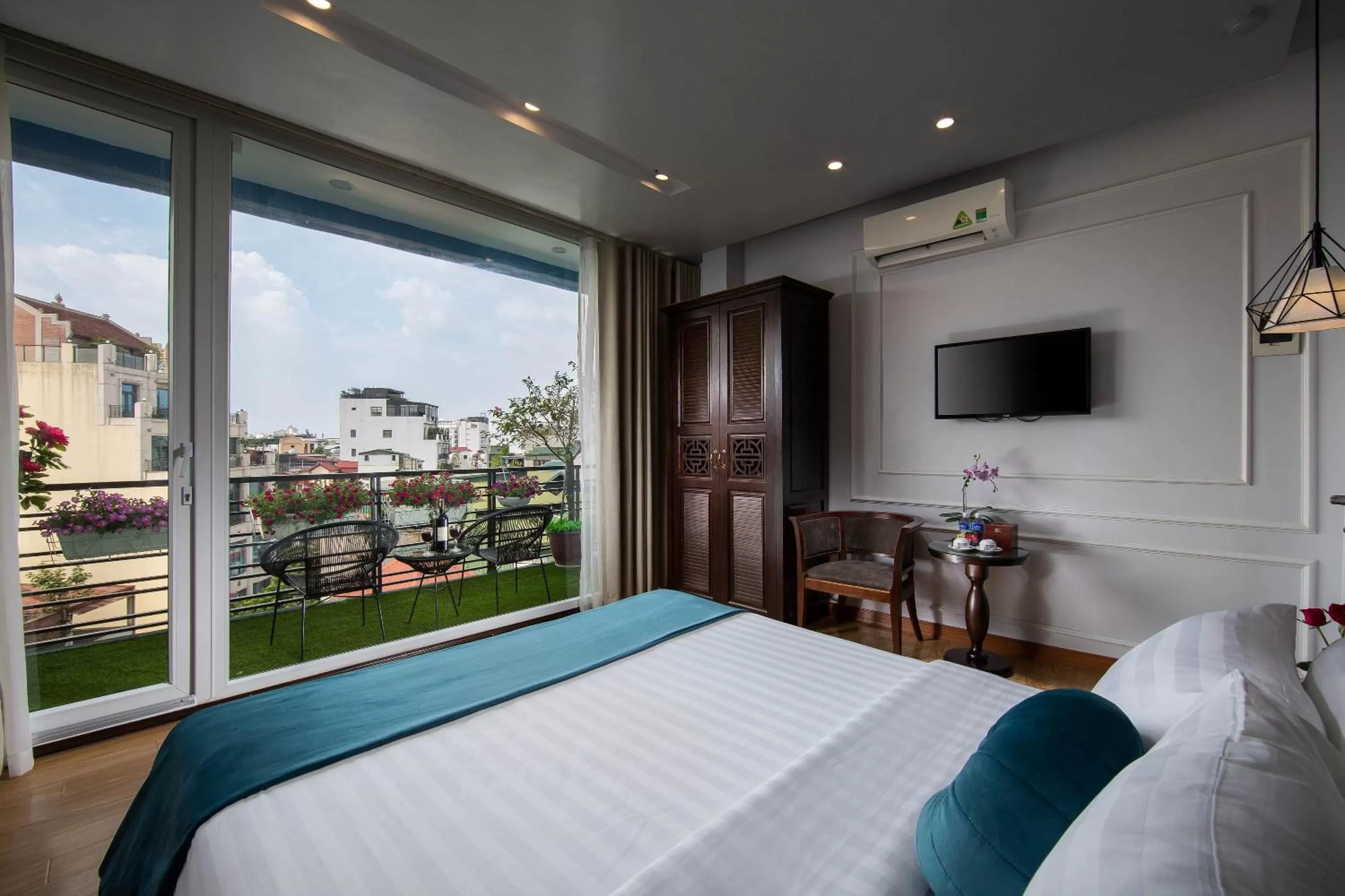 City view, Bed in Hanoi Royal Palace Hotel 2