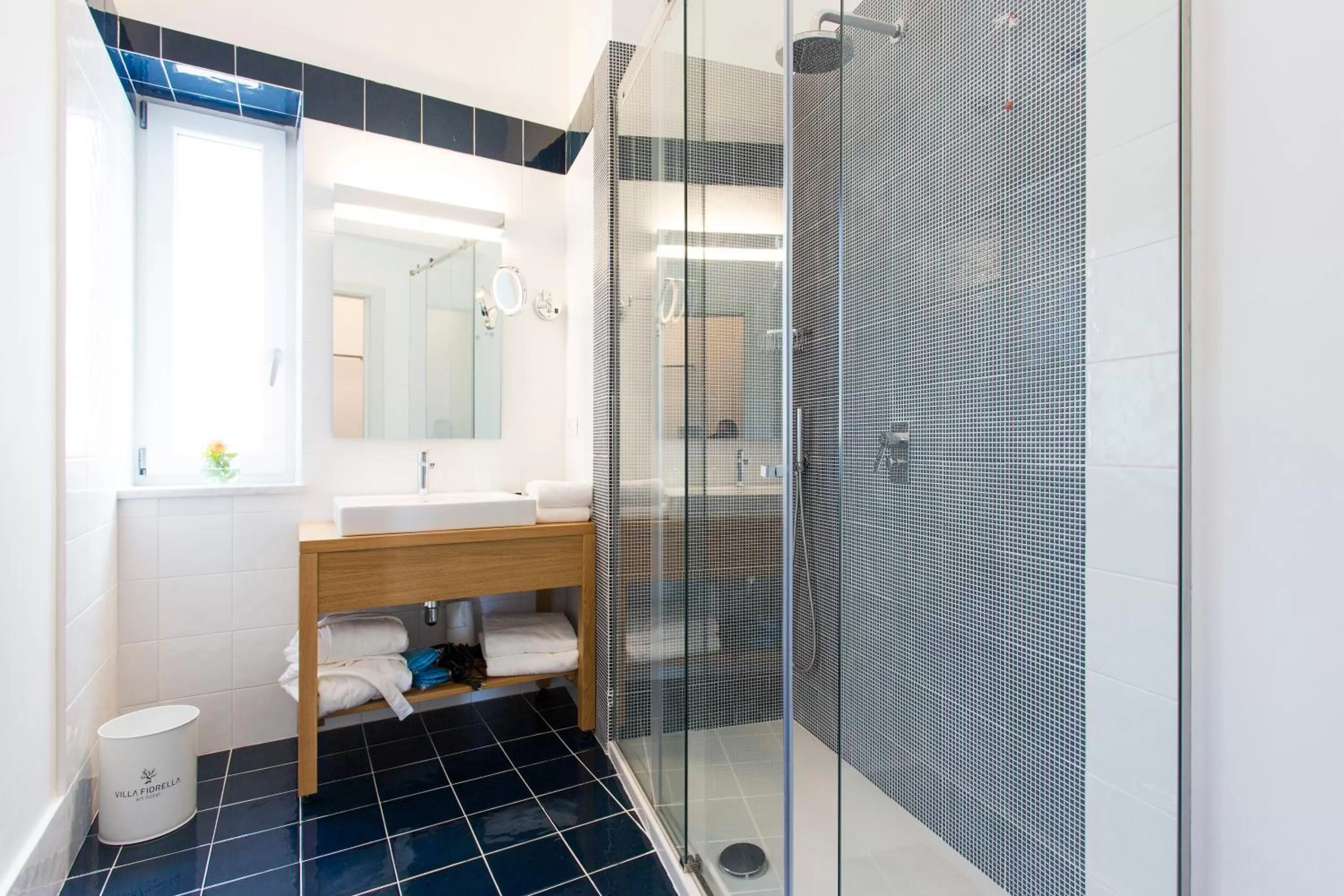 Bathroom in Villa Fiorella Art Hotel