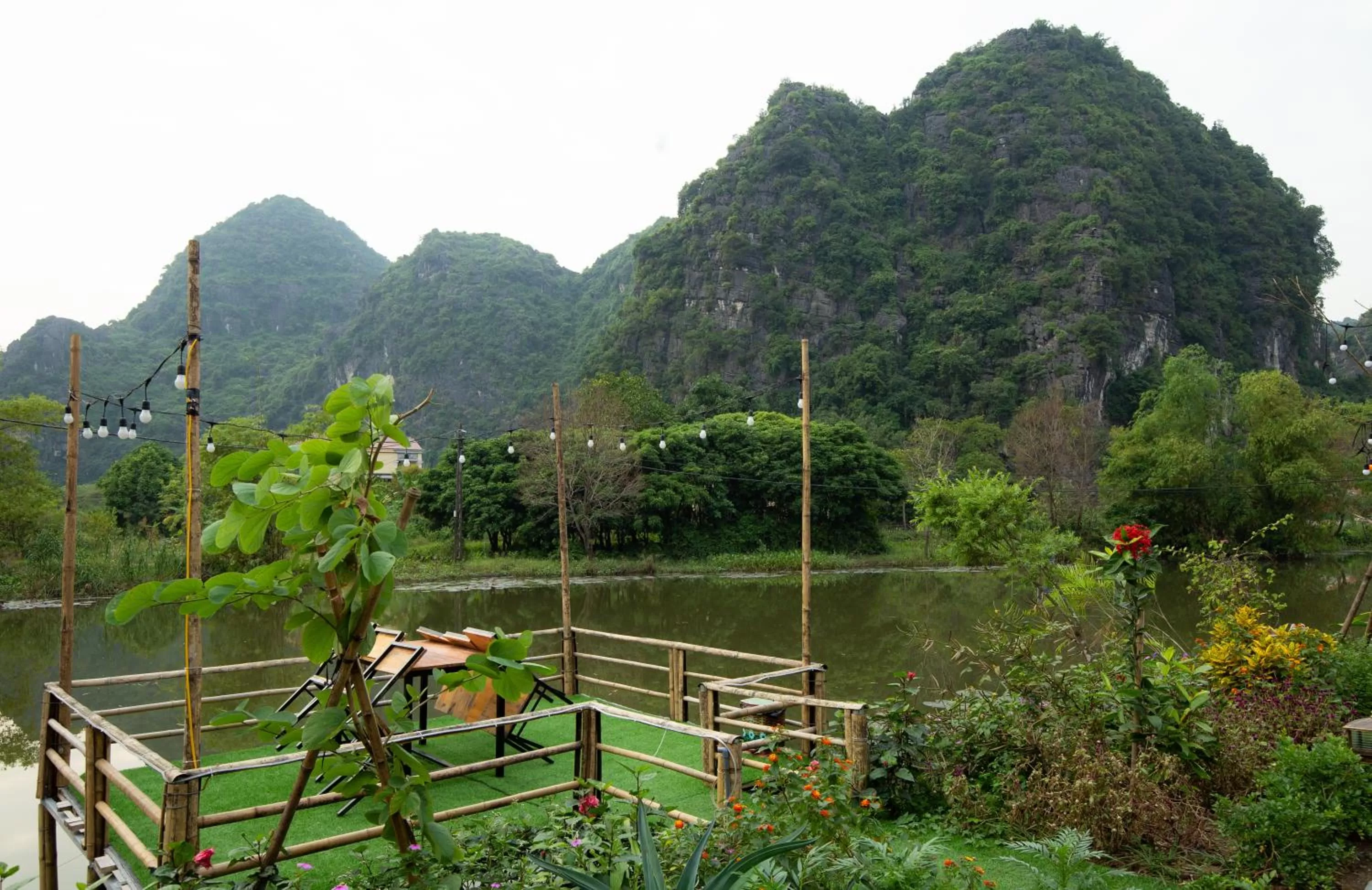 HoangLong Riverside Homestay