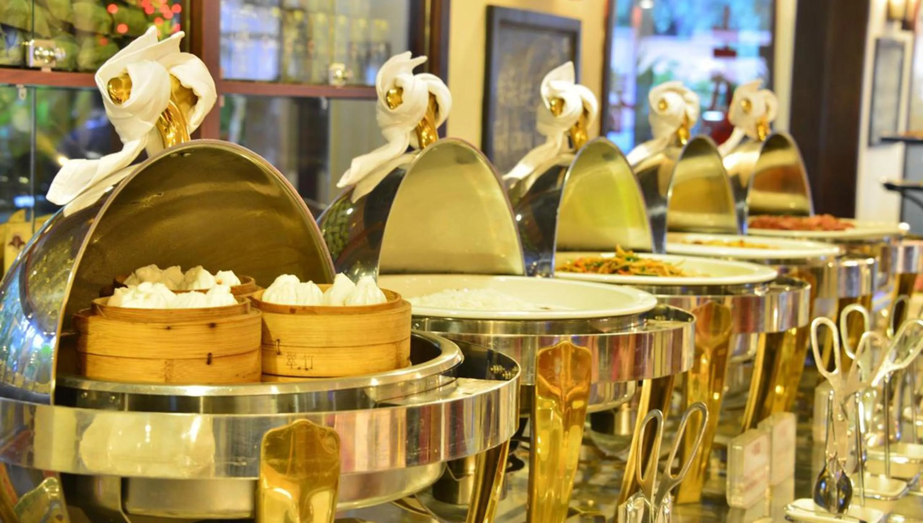 Food and drinks in Almond Hotel Sothearos