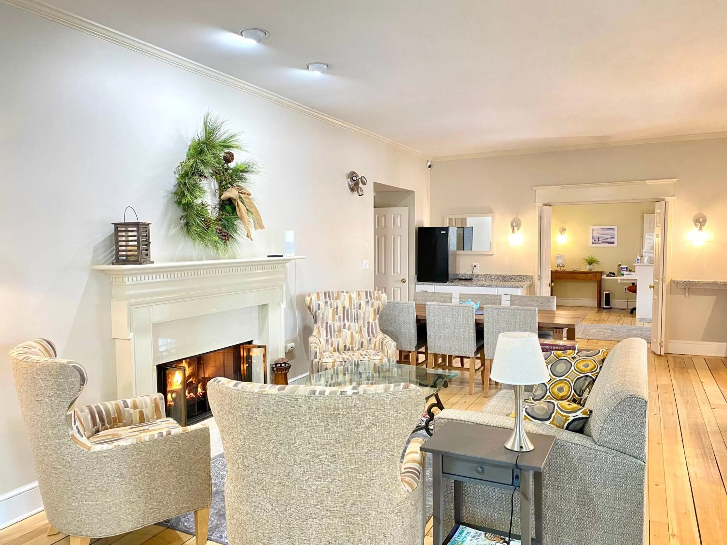 Communal lounge/ TV room, Restaurant/Places to Eat in Harbor House Inn