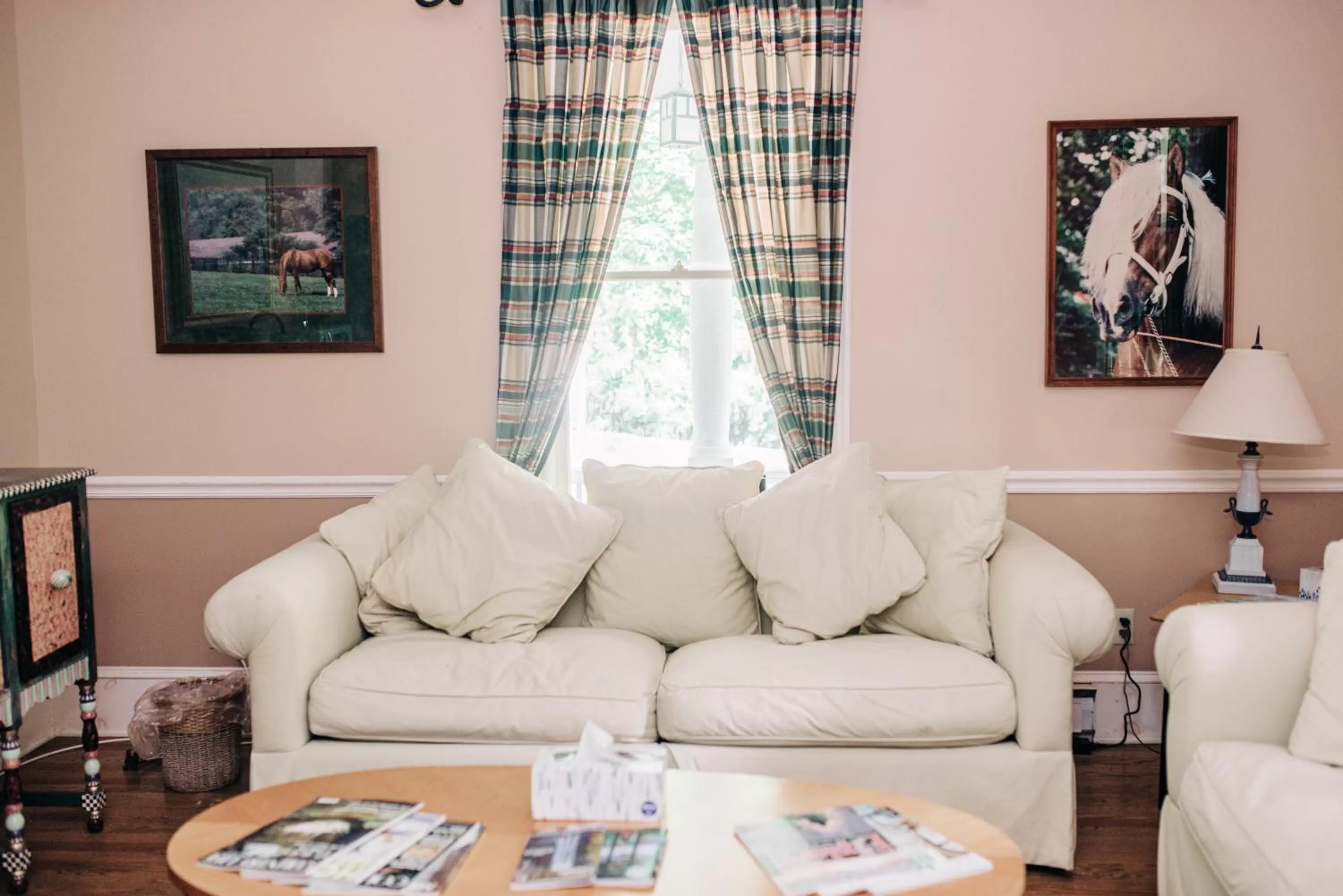Seating area in Benn Conger Inn