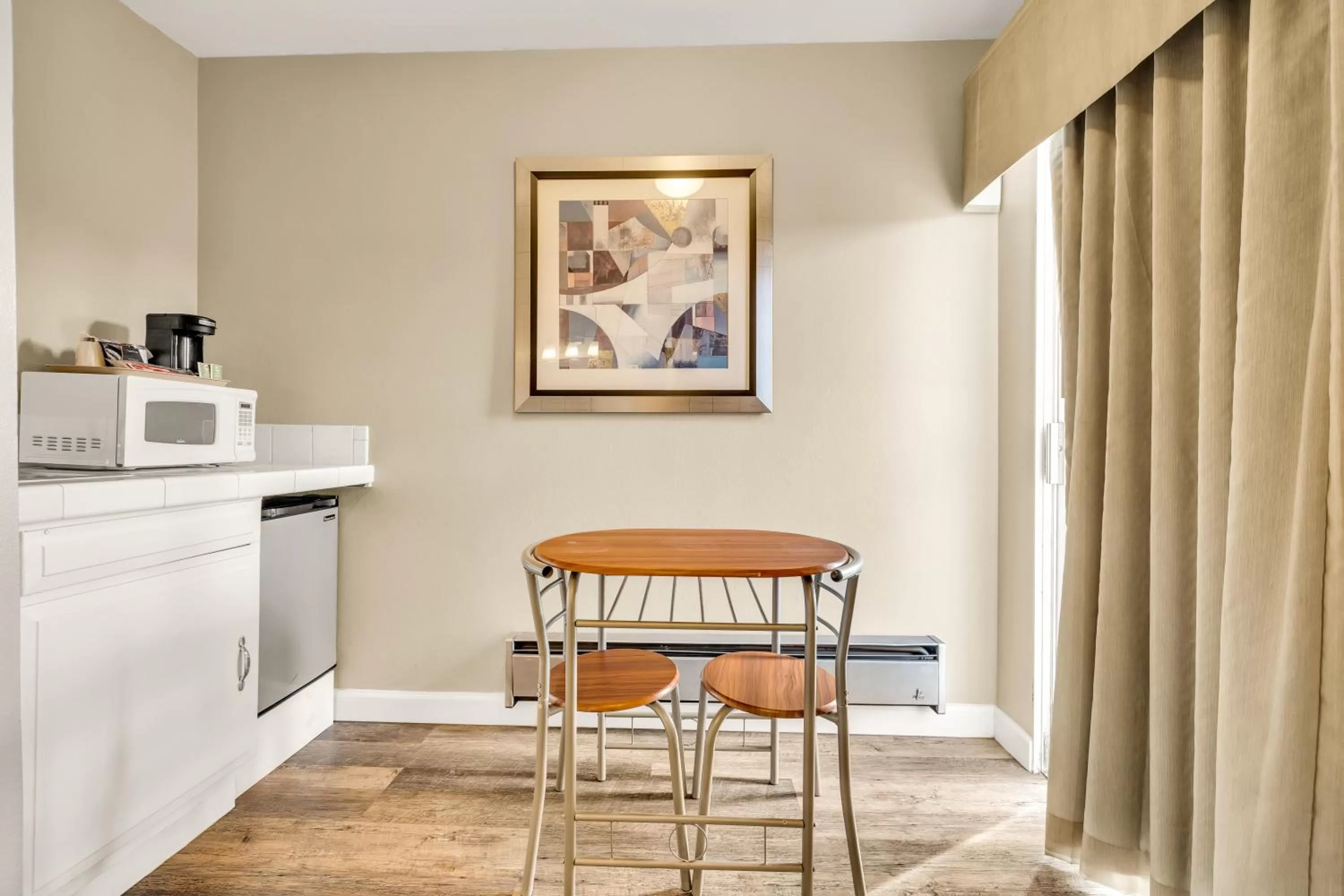 Dining Area in Quality Inn Monterey
