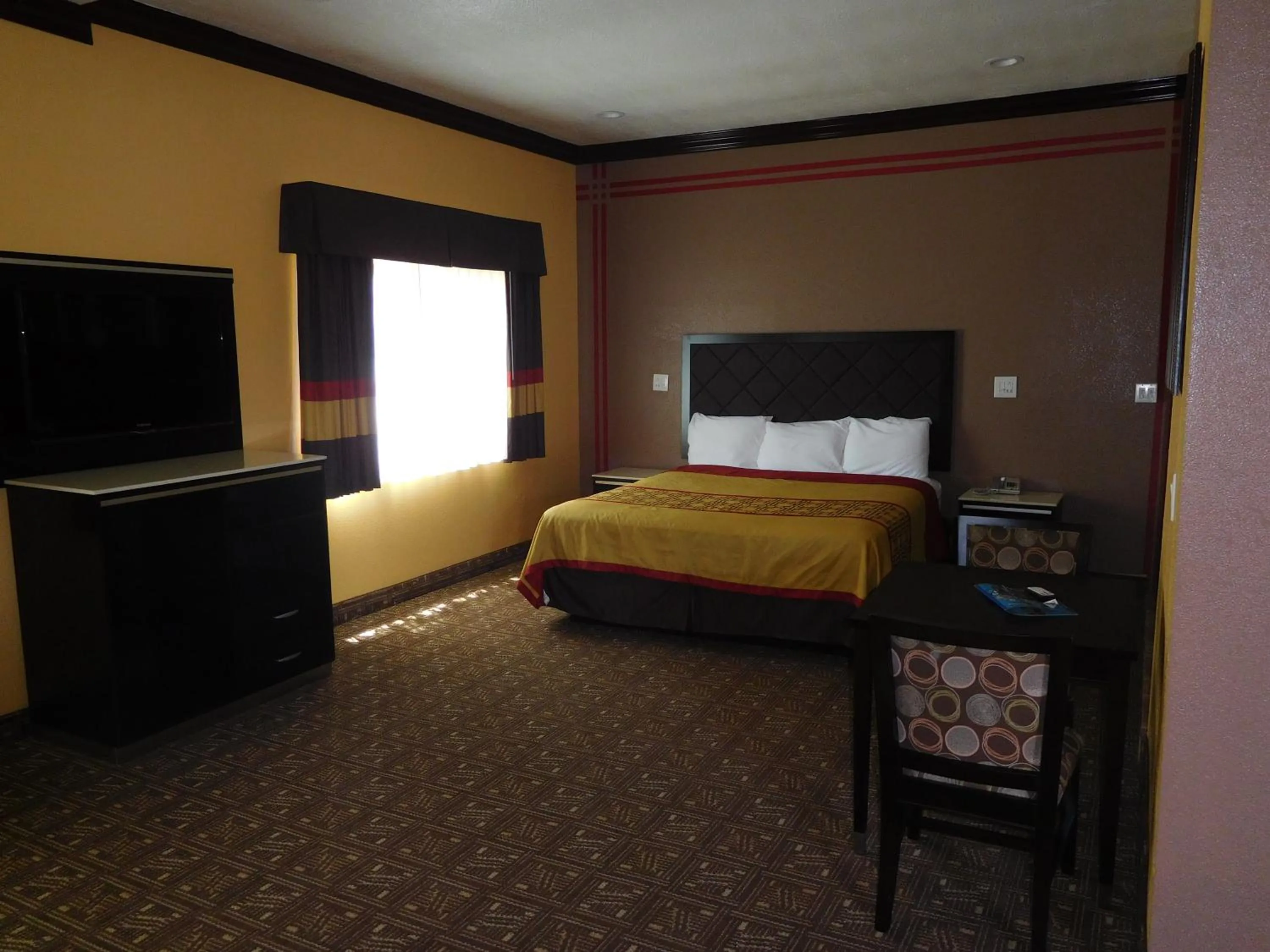 Day, Bed in Diamond Inn