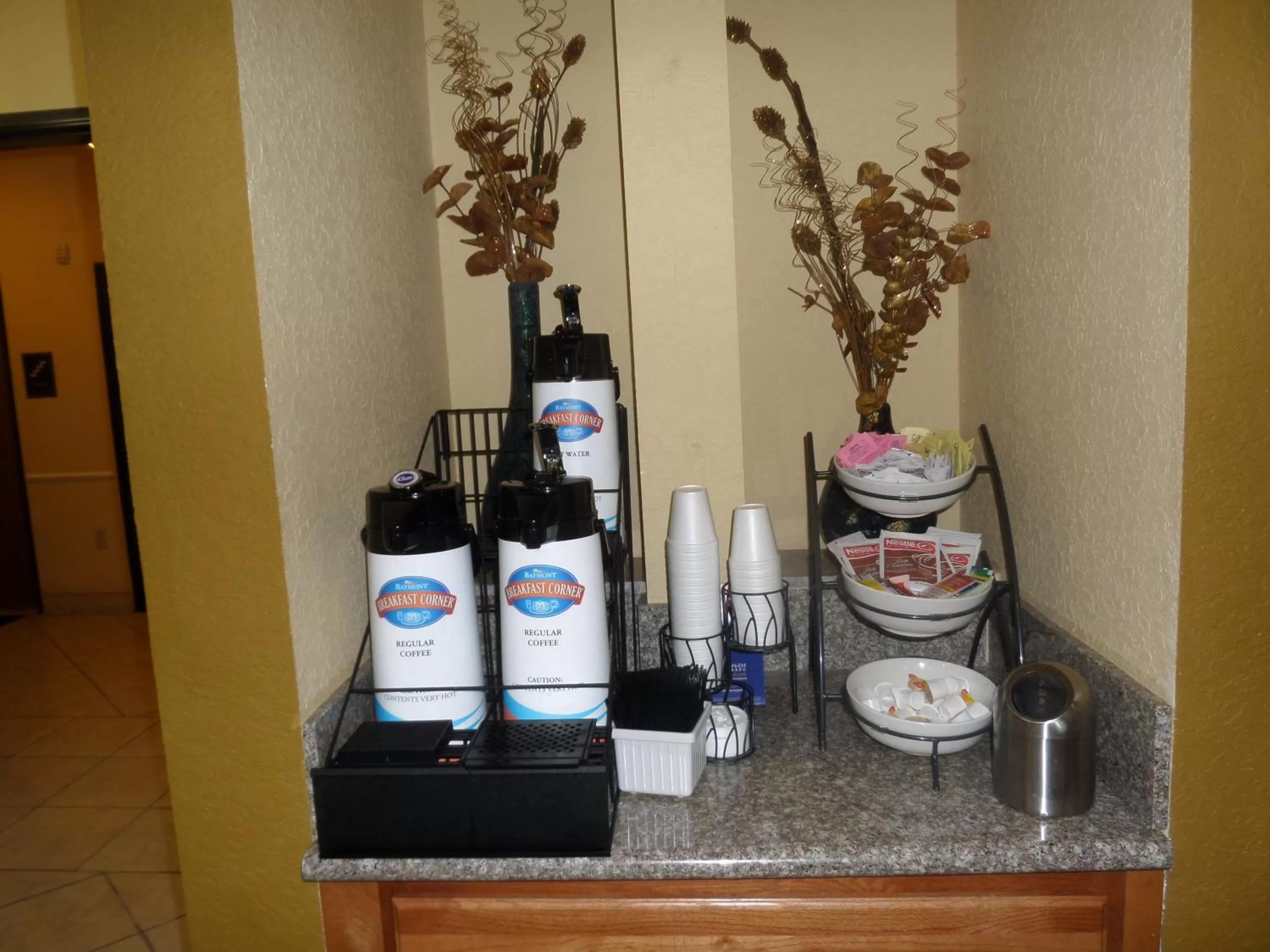 Food and drinks in Baymont by Wyndham Pearsall