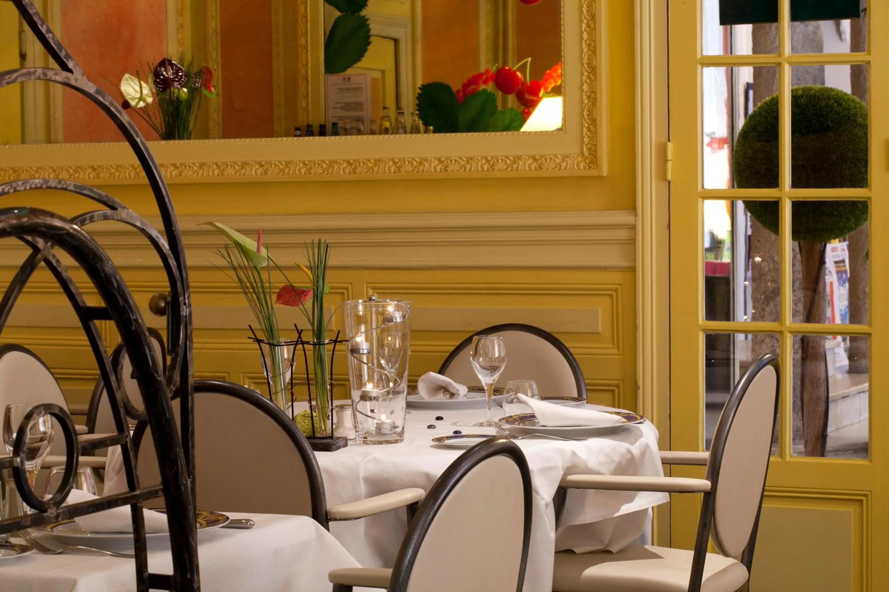 Restaurant/places to eat in Logis Le Midland