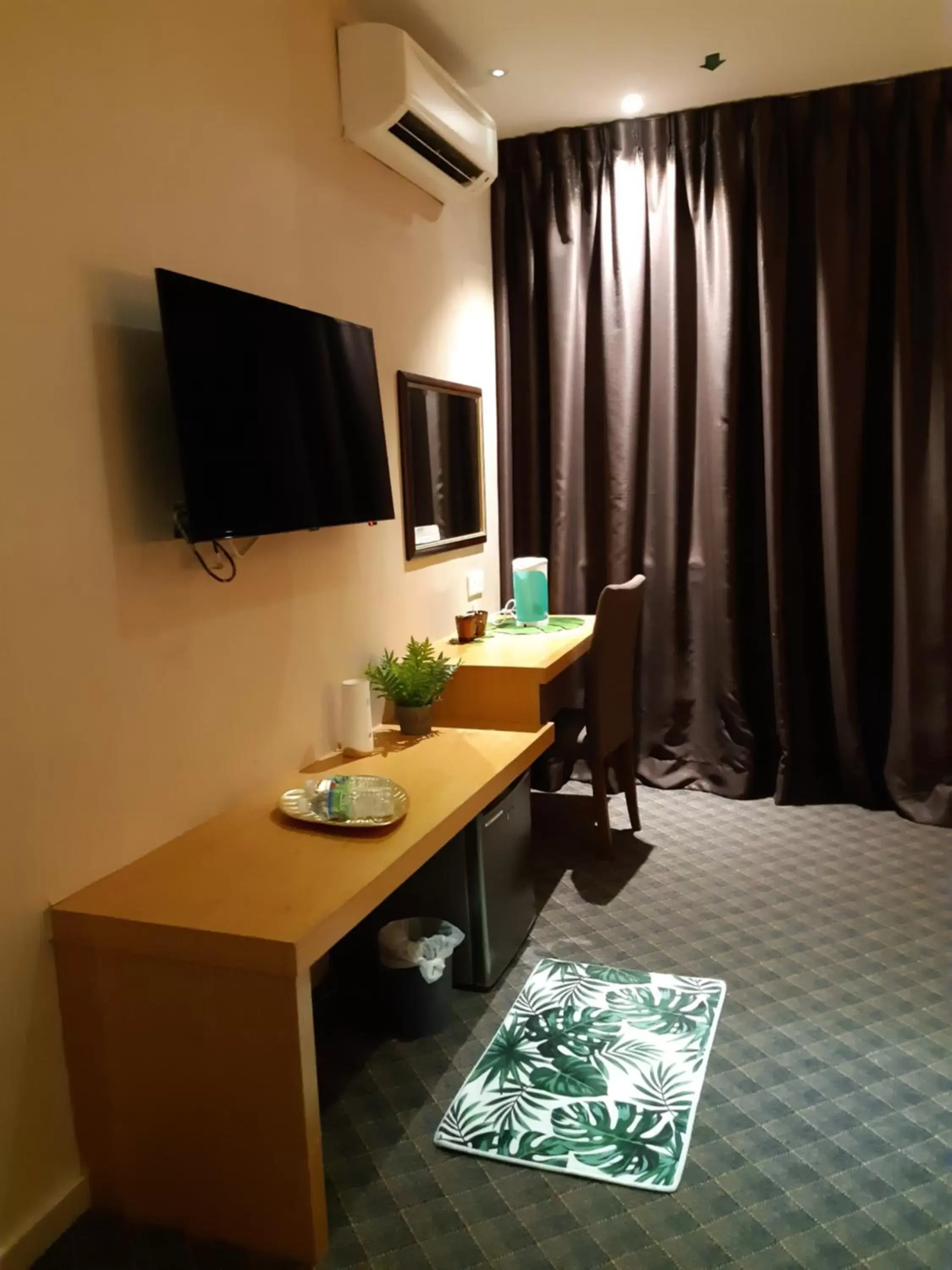 Deluxe King Room in Grandeur Hotel And Spa Deluxe King Room in Grandeur Hotel And Spa