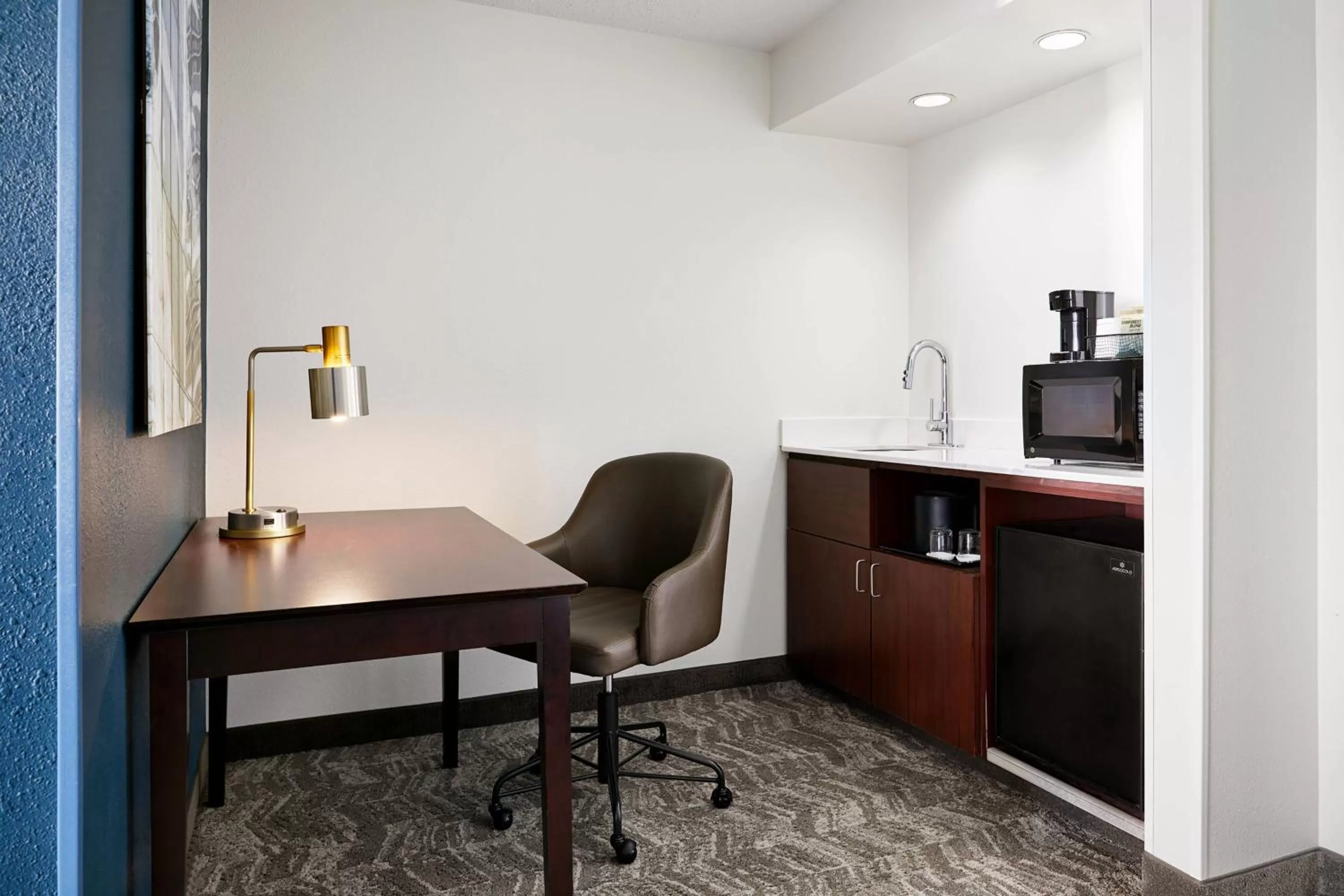 Kitchen or kitchenette in SpringHill Suites by Marriott Richmond North/Glen Allen