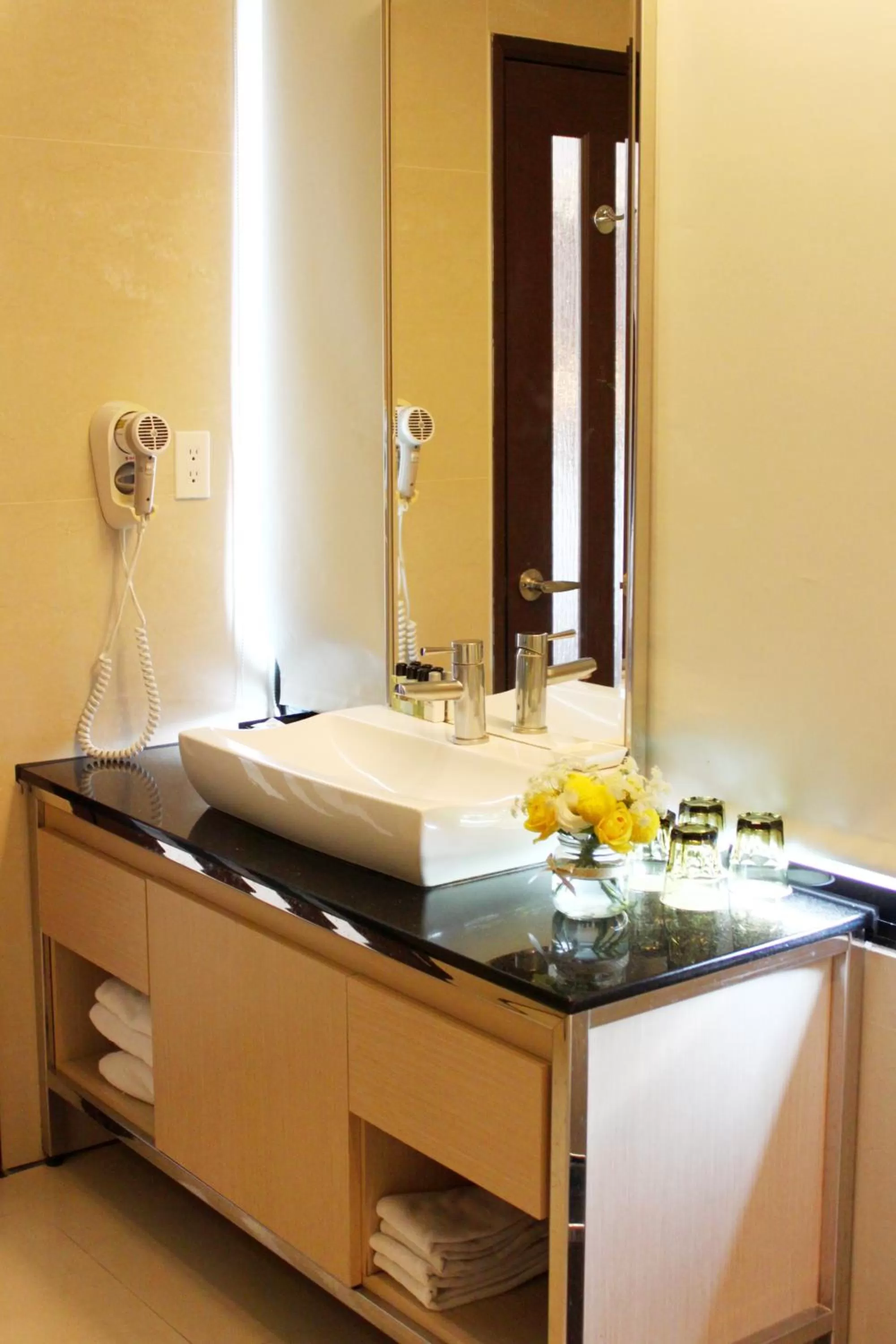 Bathroom in Golden Tulip Zhong Xin Hotel Taichung