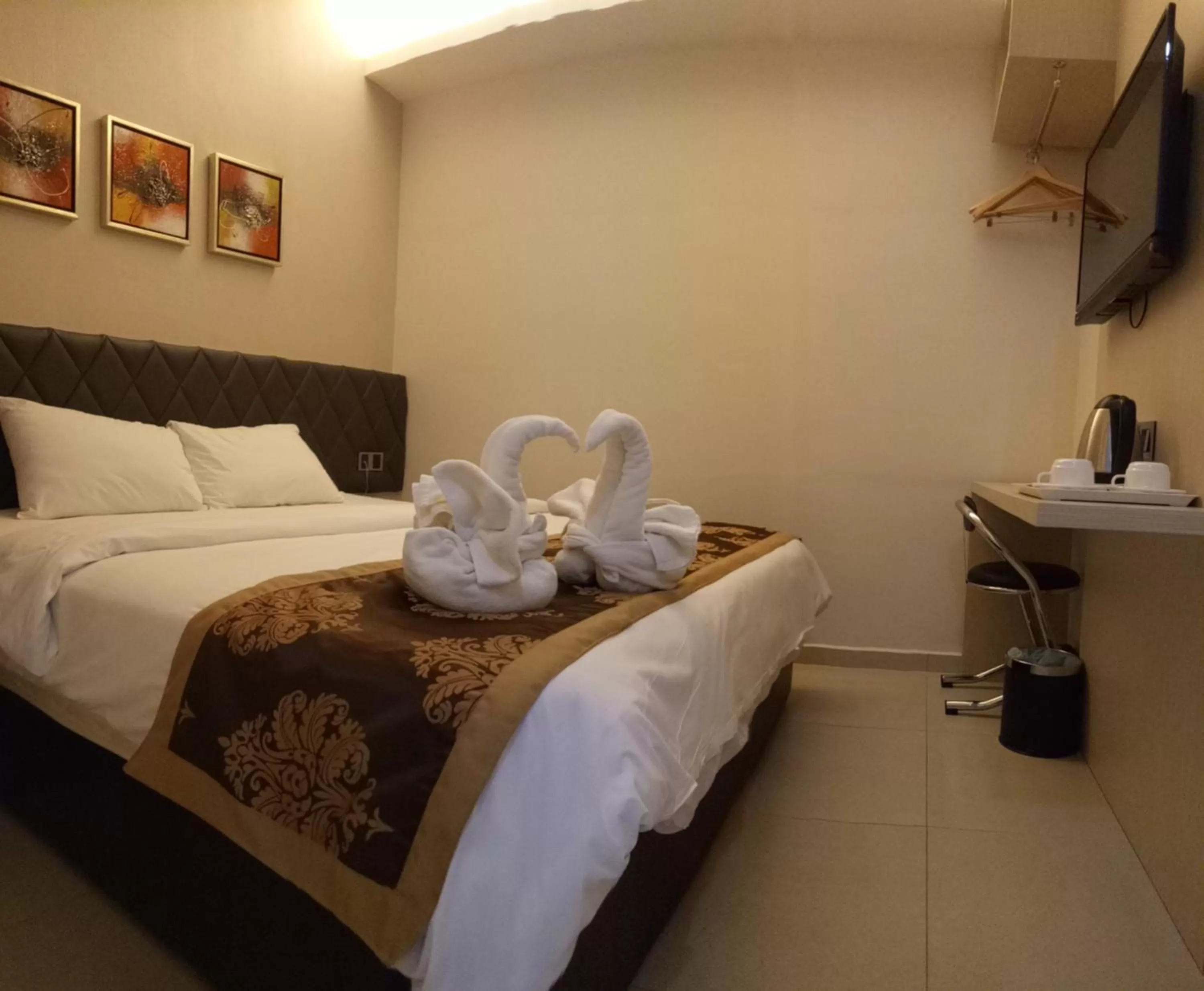 Bed in Golden Leaves Hotel