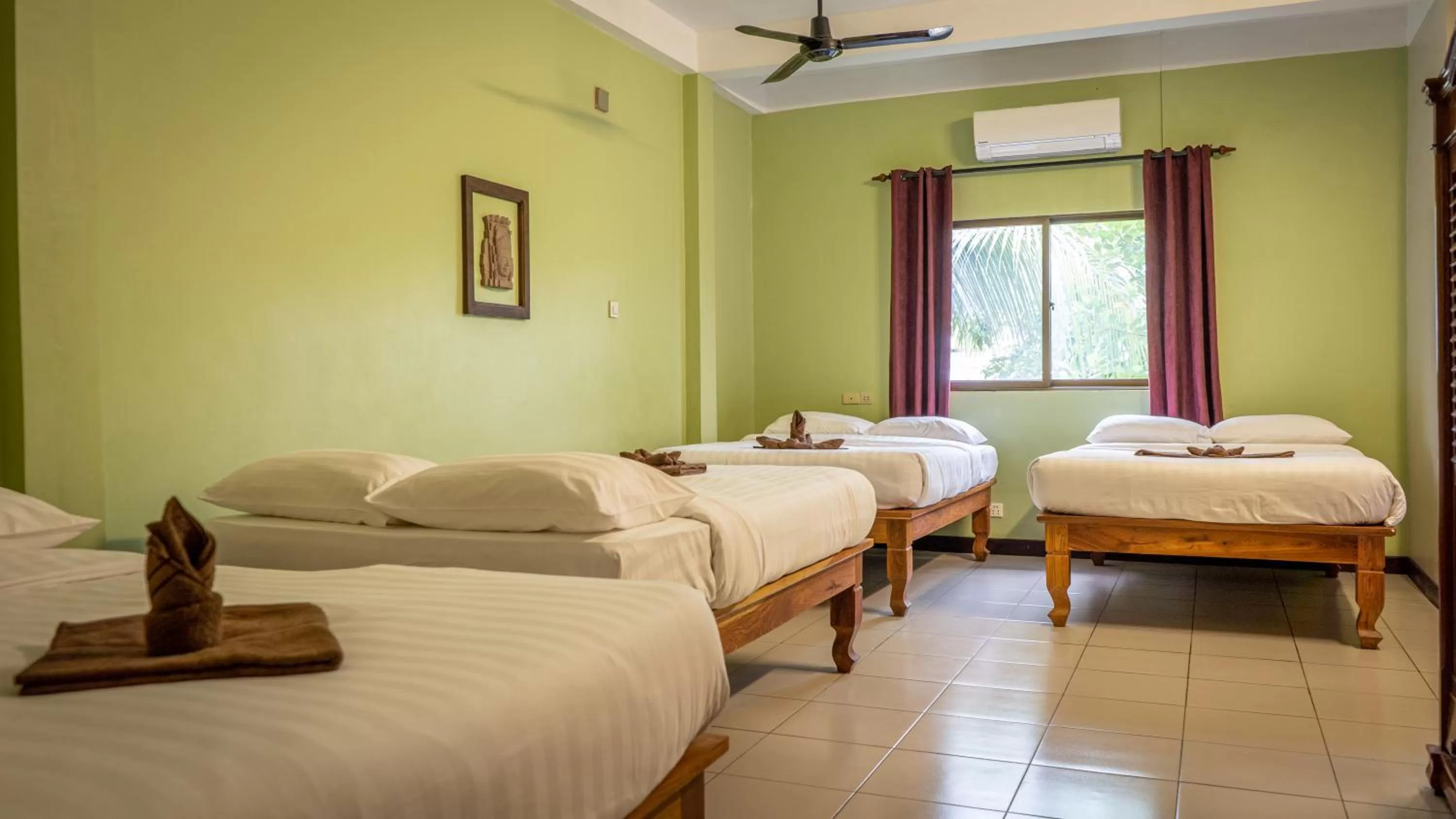 Bed in DEN HOTEL TOTONOU SIEM REAP