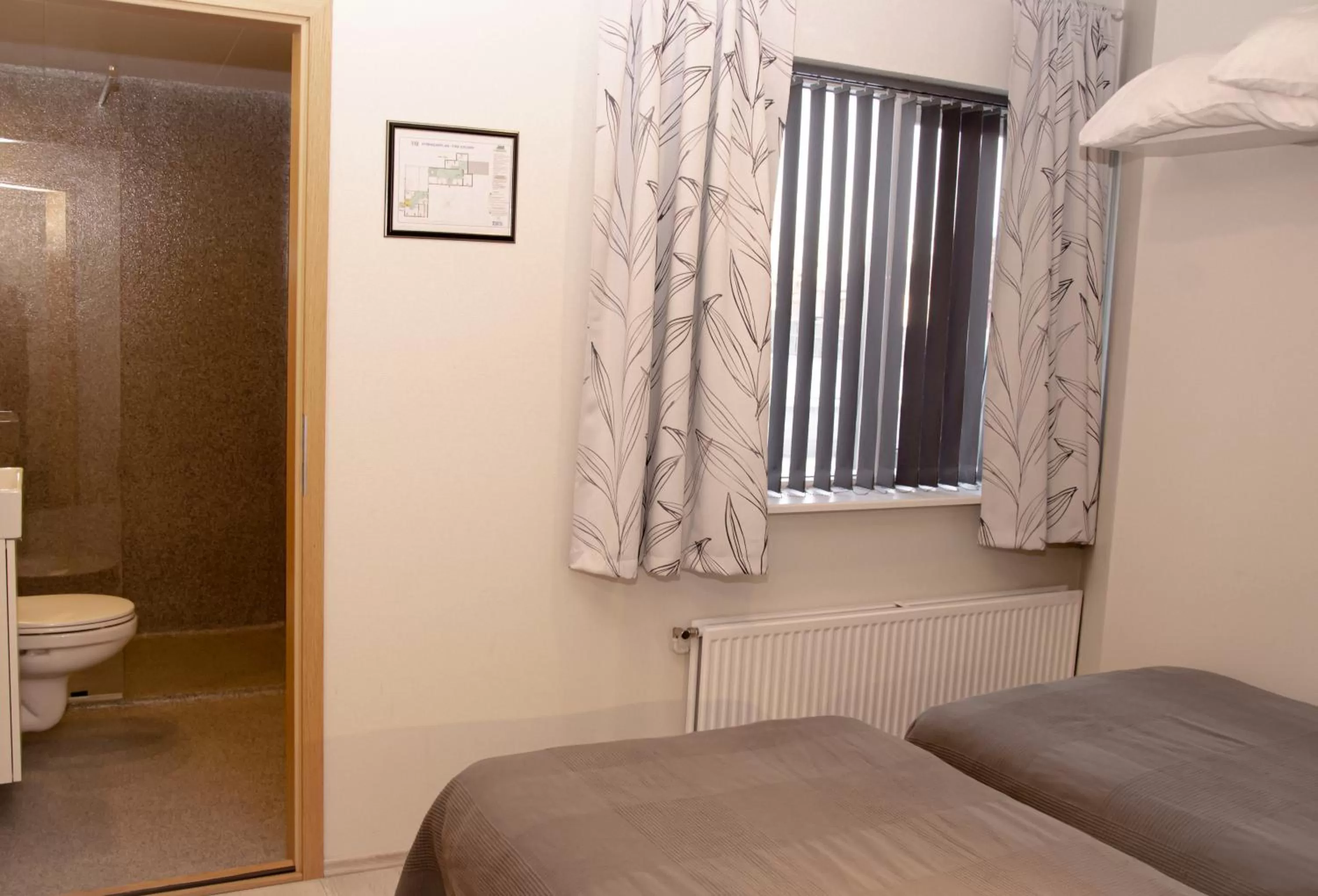 Double Room with Private Bathroom in B&B Guesthouse - Bed and Breakfast Keflavik Centre
