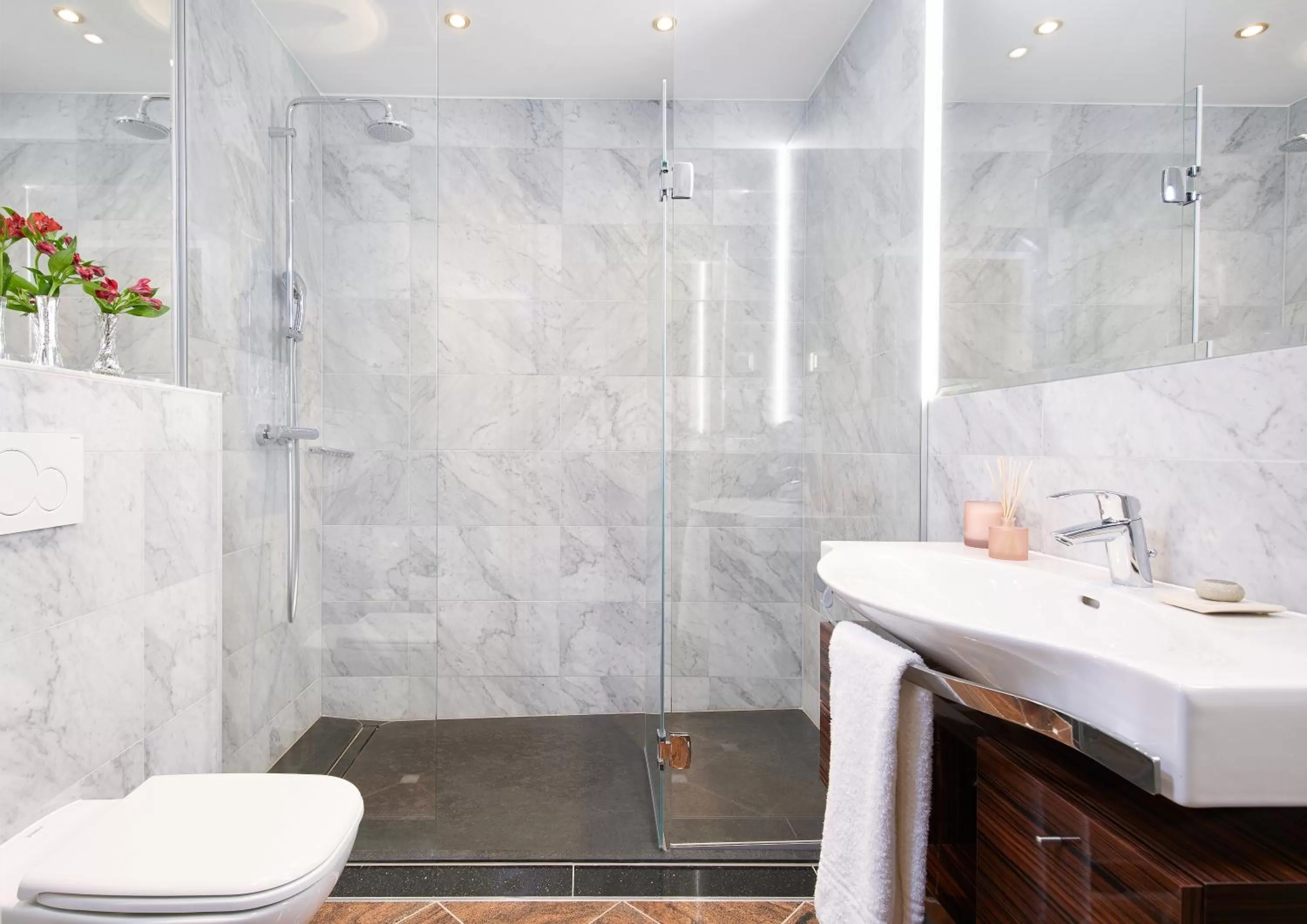 Shower in Living Hotel an der Oper