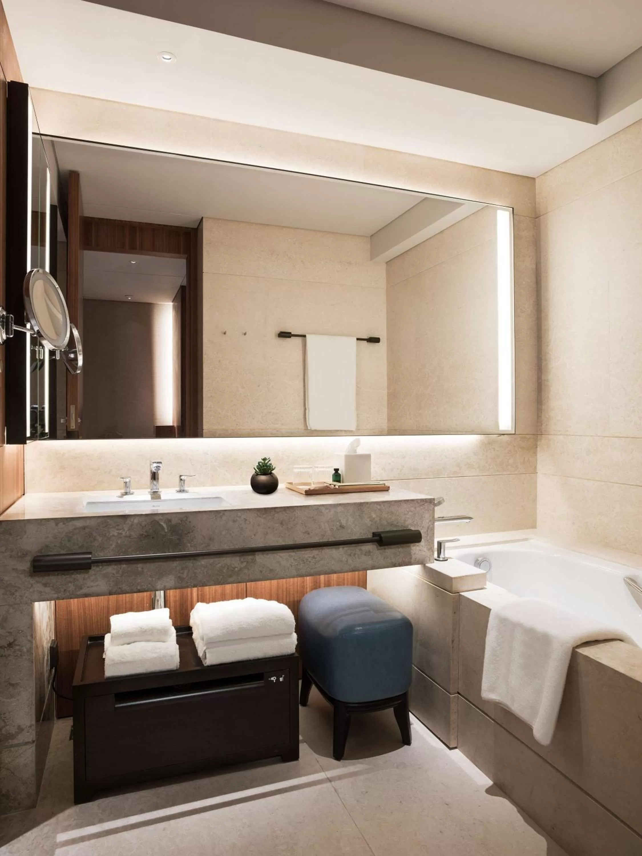 Toilet in Kerry Hotel Hong Kong by Shangri-la