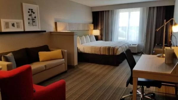 Bedroom, Bed in Country Inn & Suites by Radisson, Green Bay East, WI