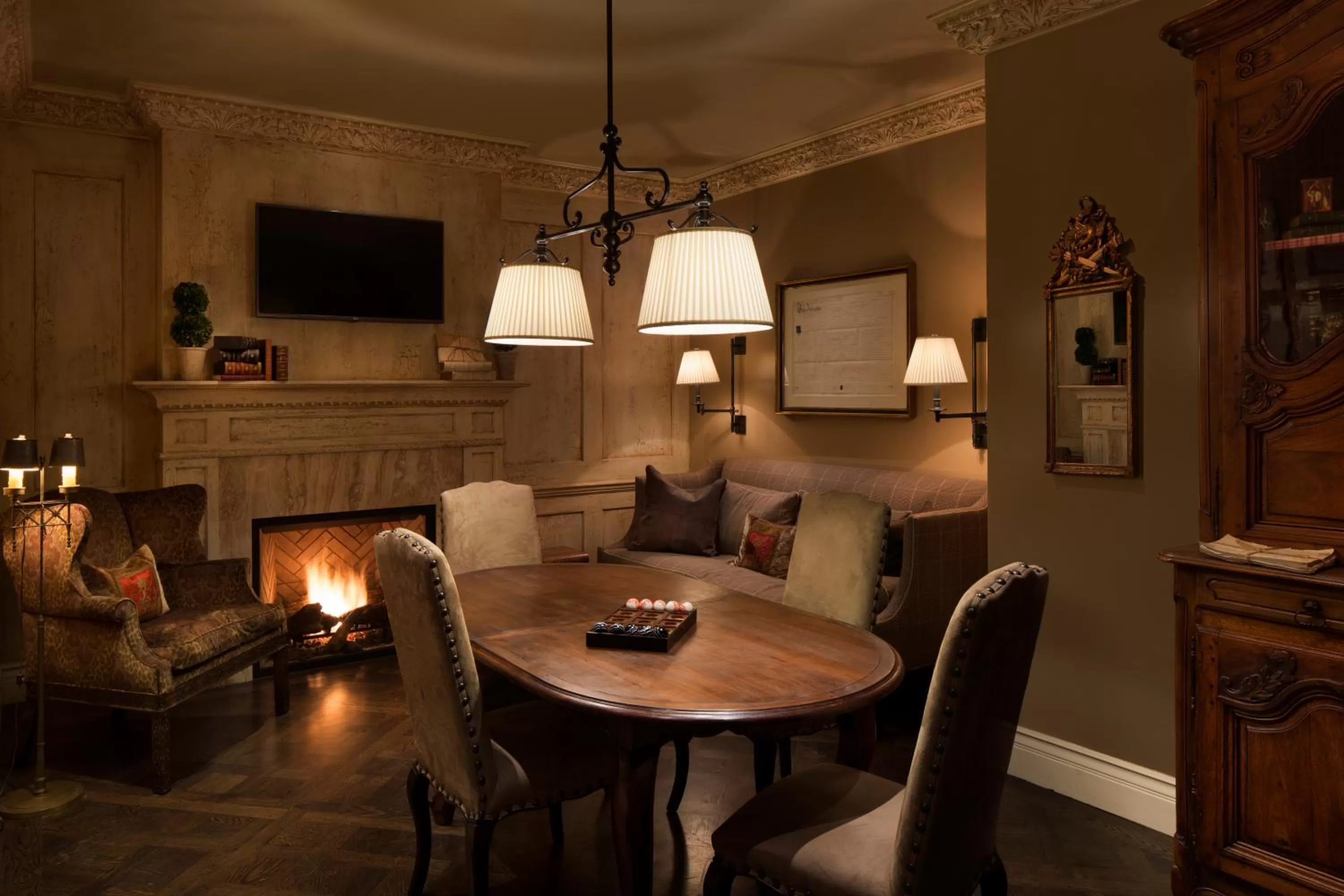 Library in Enchante Boutique Hotel