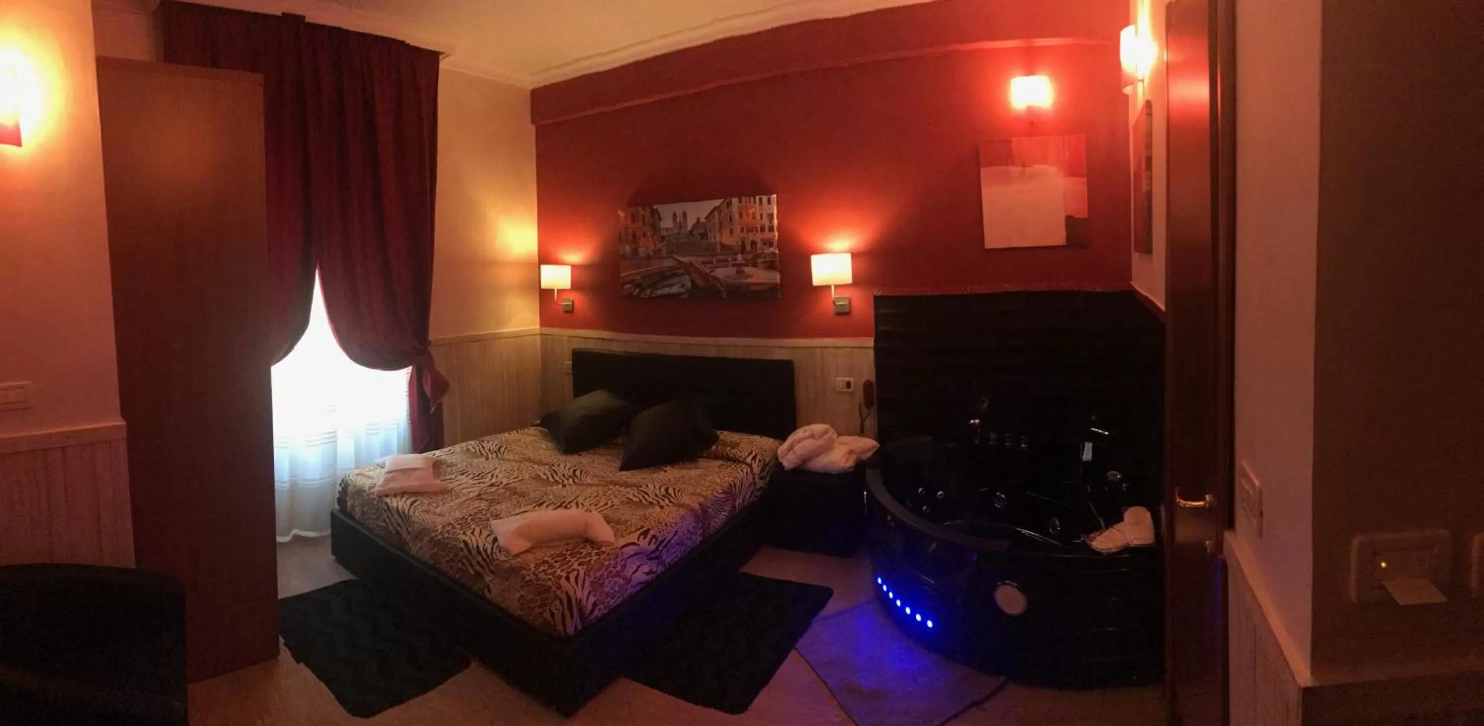 Photo of the whole room, Bed in Hotel Pyramid