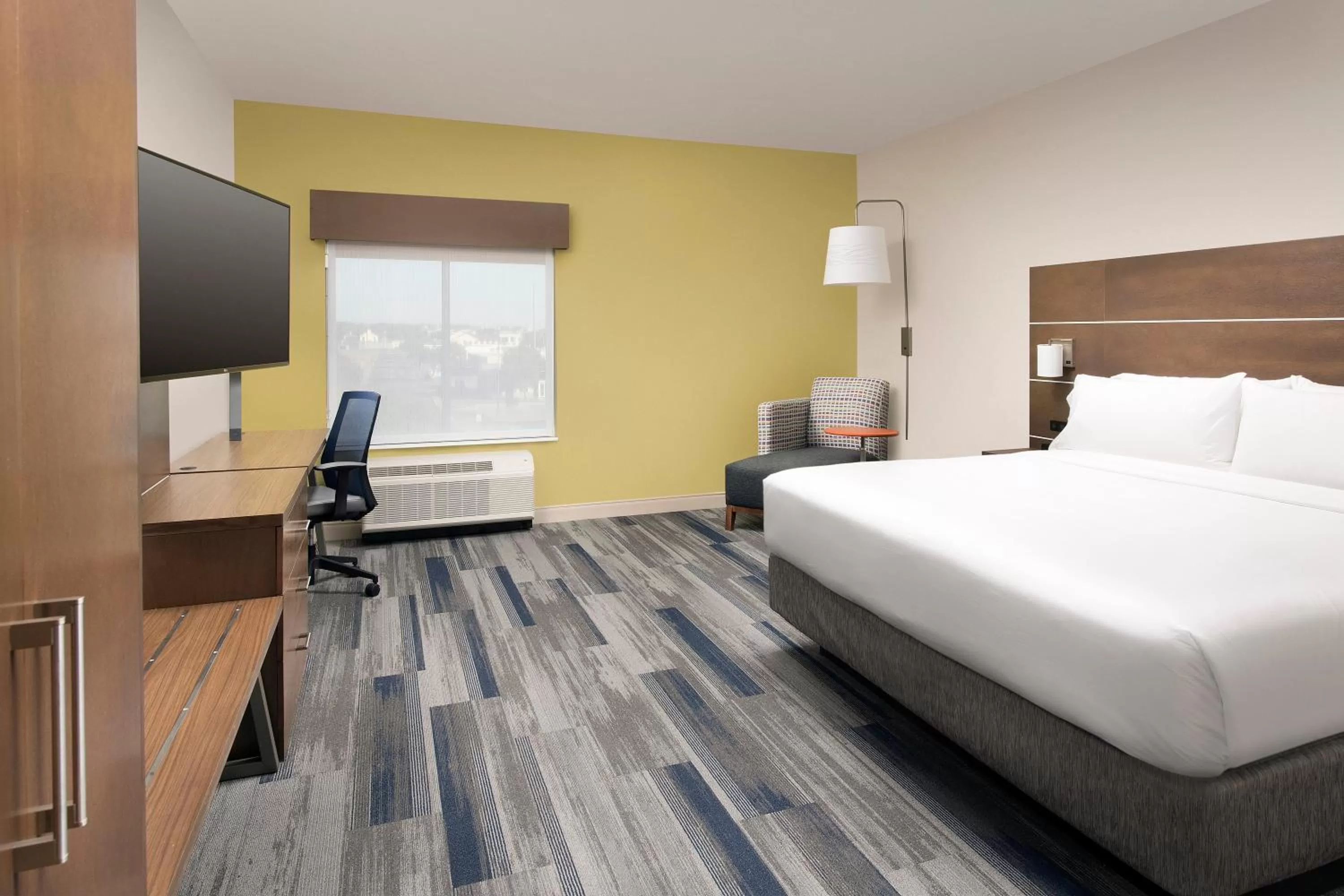 Photo of the whole room, Bed in Holiday Inn Express & Suites San Antonio North-Windcrest by IHG