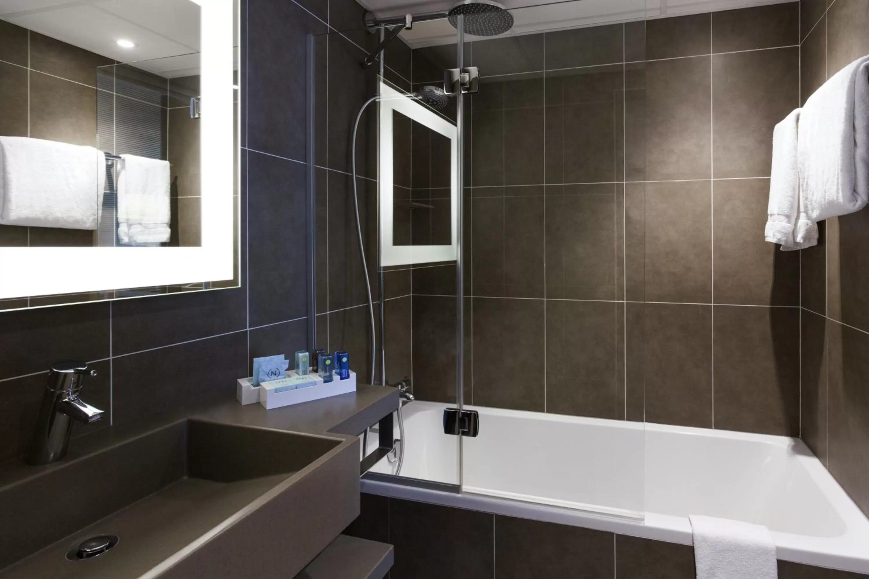 Bathroom in Novotel Paris 17