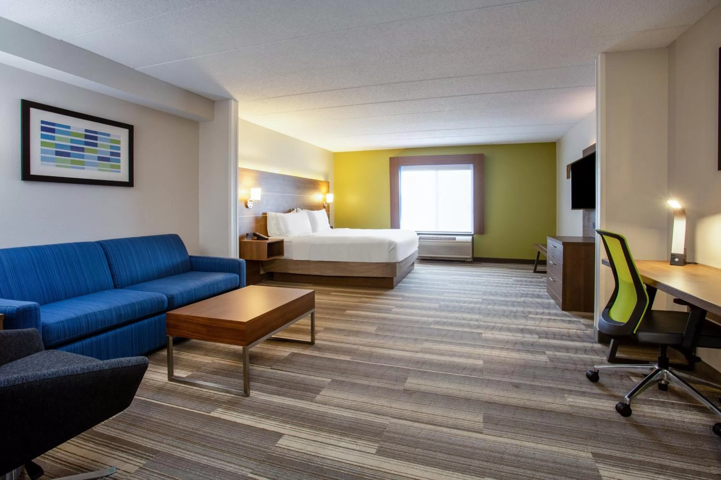 Bedroom, Bed in Holiday Inn Express Hotel & Suites Fort Wayne by IHG