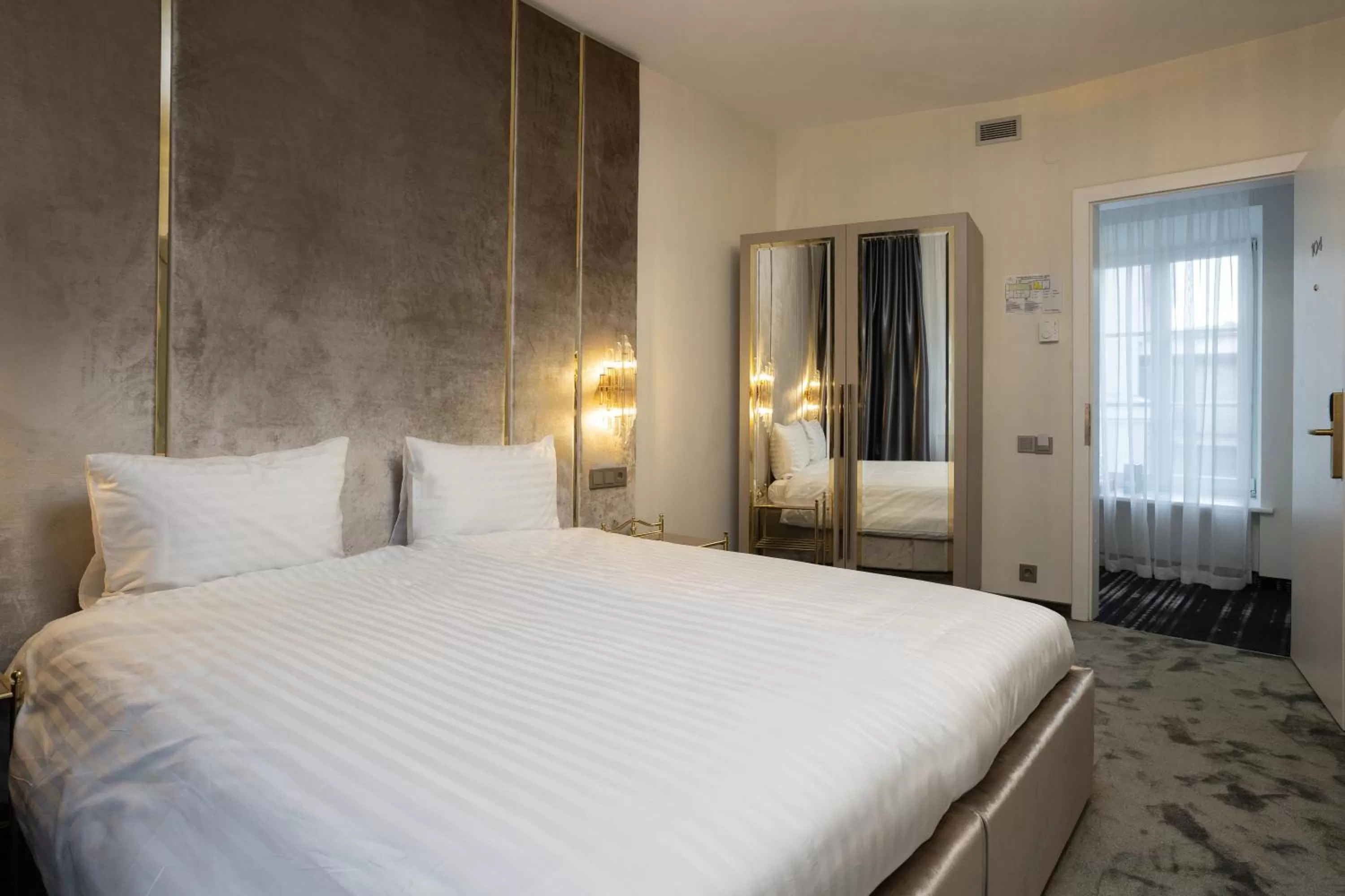 Bed in St Palace Hotel