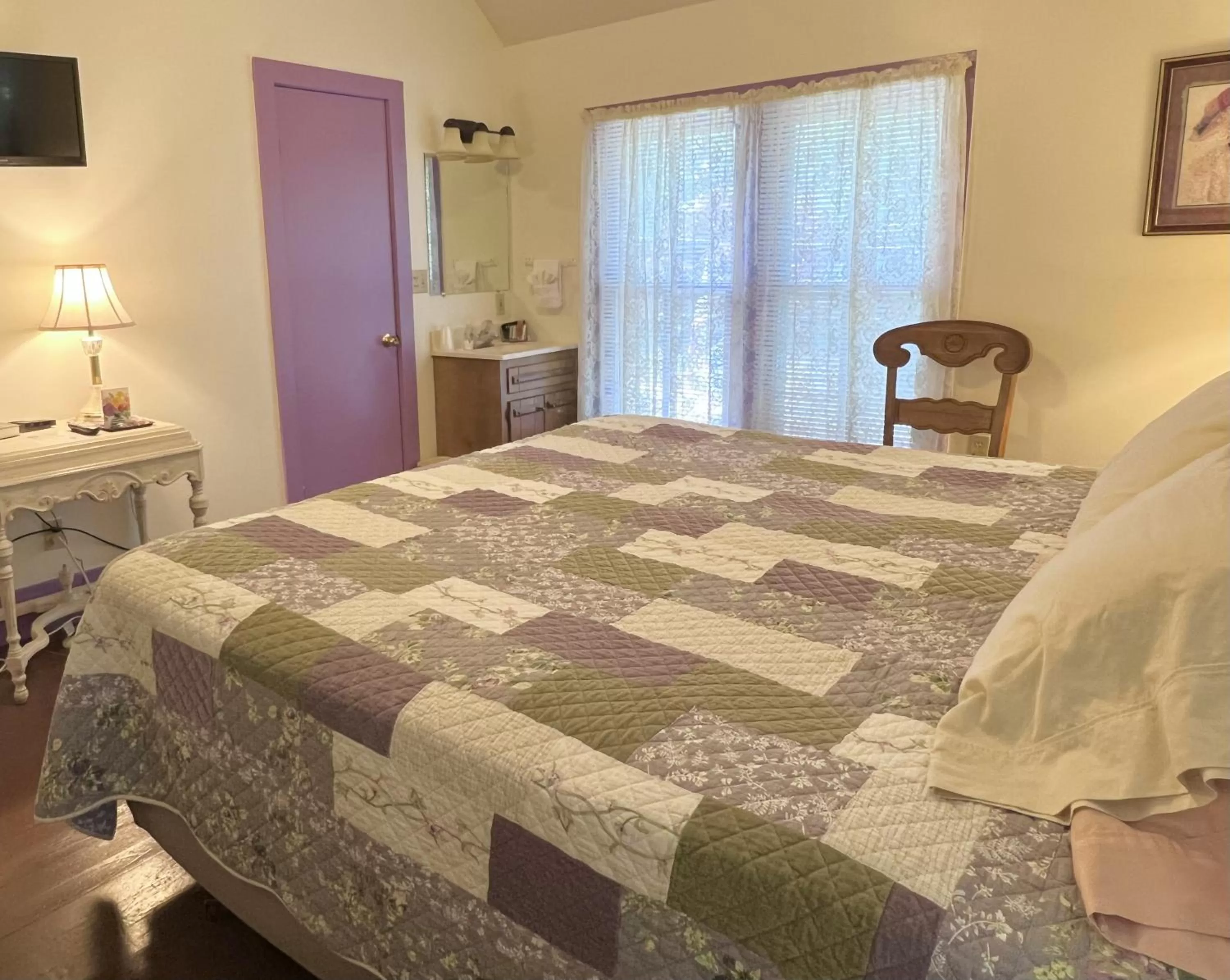 Standard King Room in Ozark Country Inn