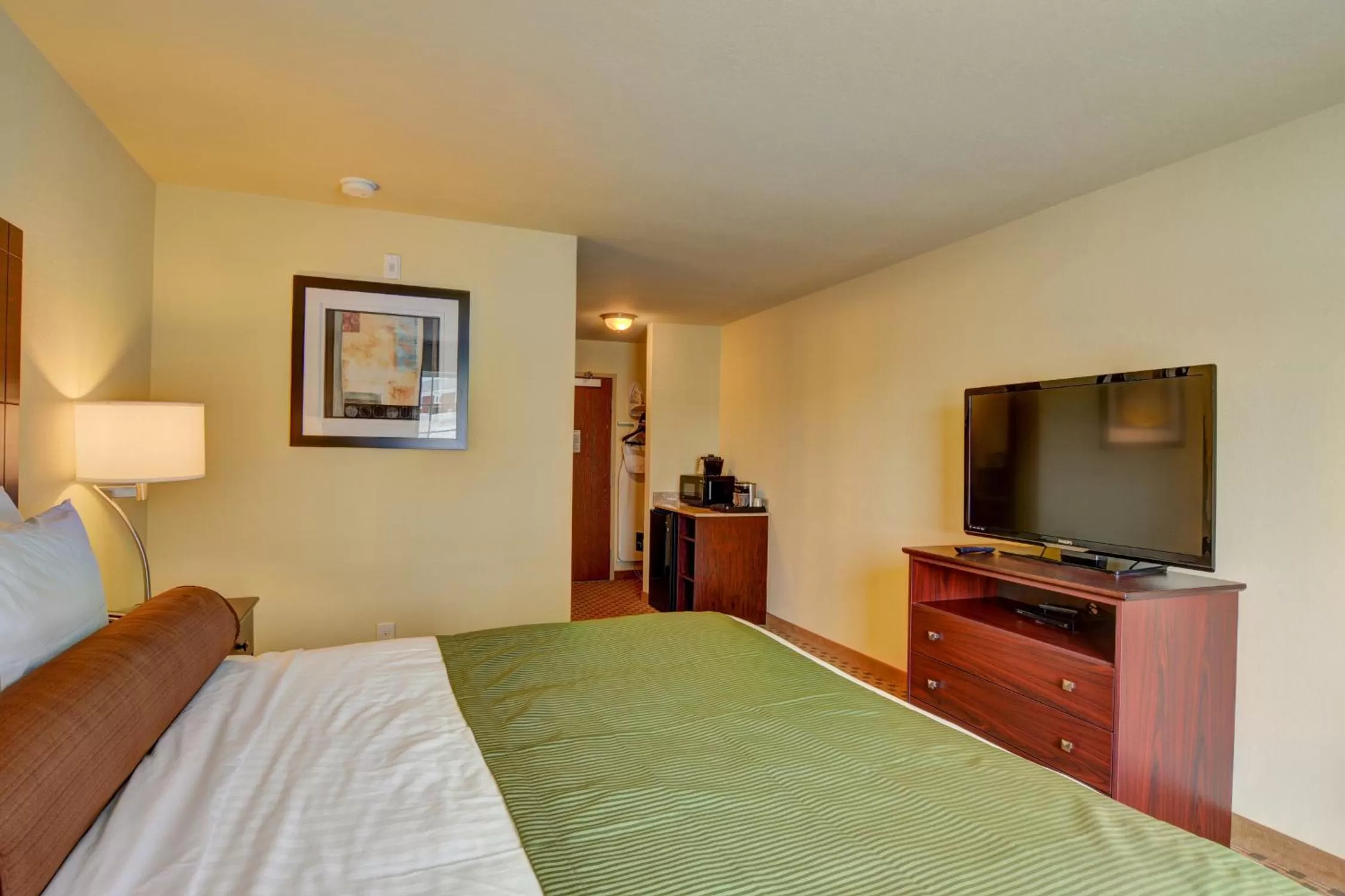 Bedroom in Cobblestone Hotel & Suites - Punxsutawney