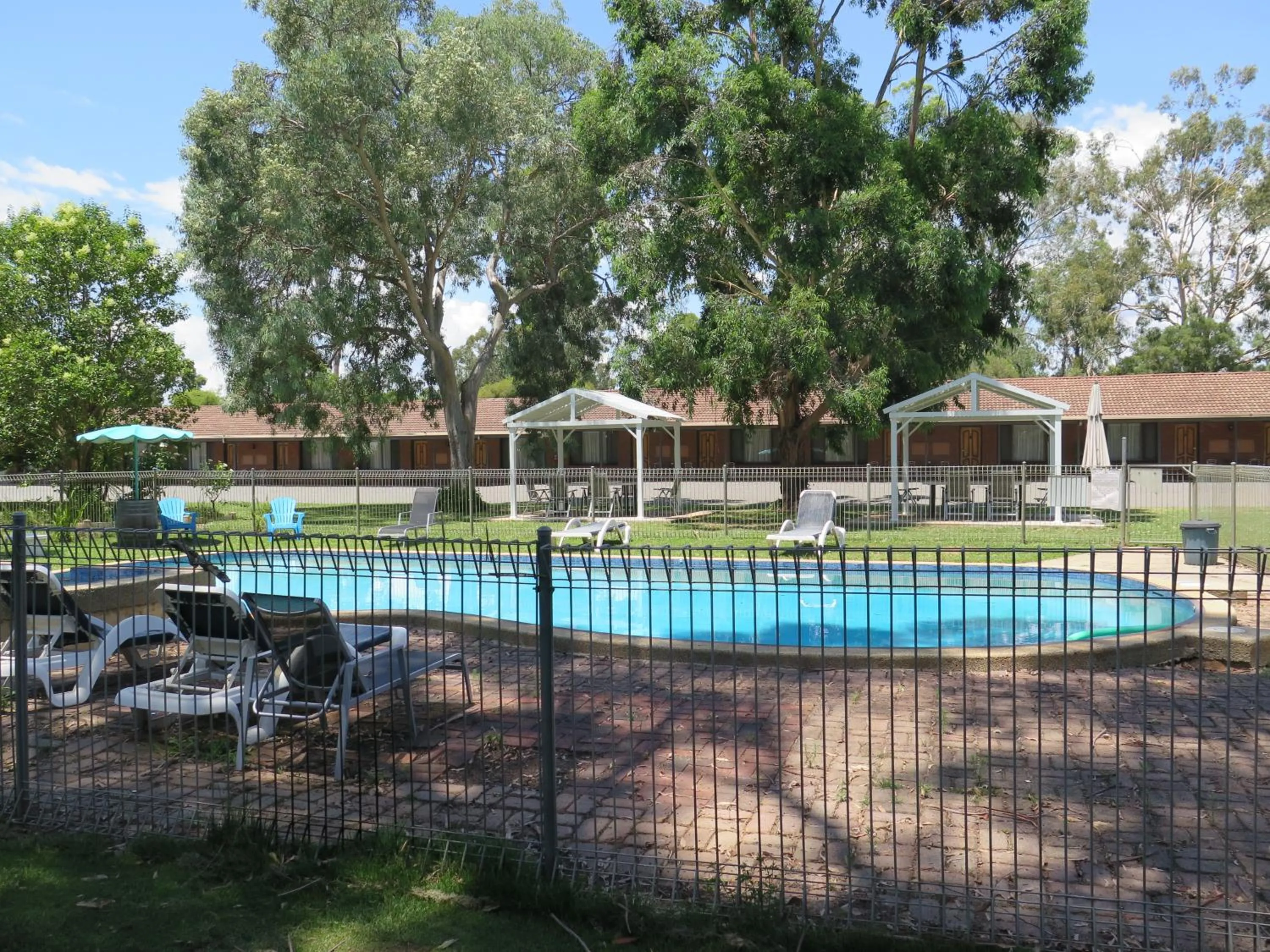 Swimming pool in Greenacres Motel