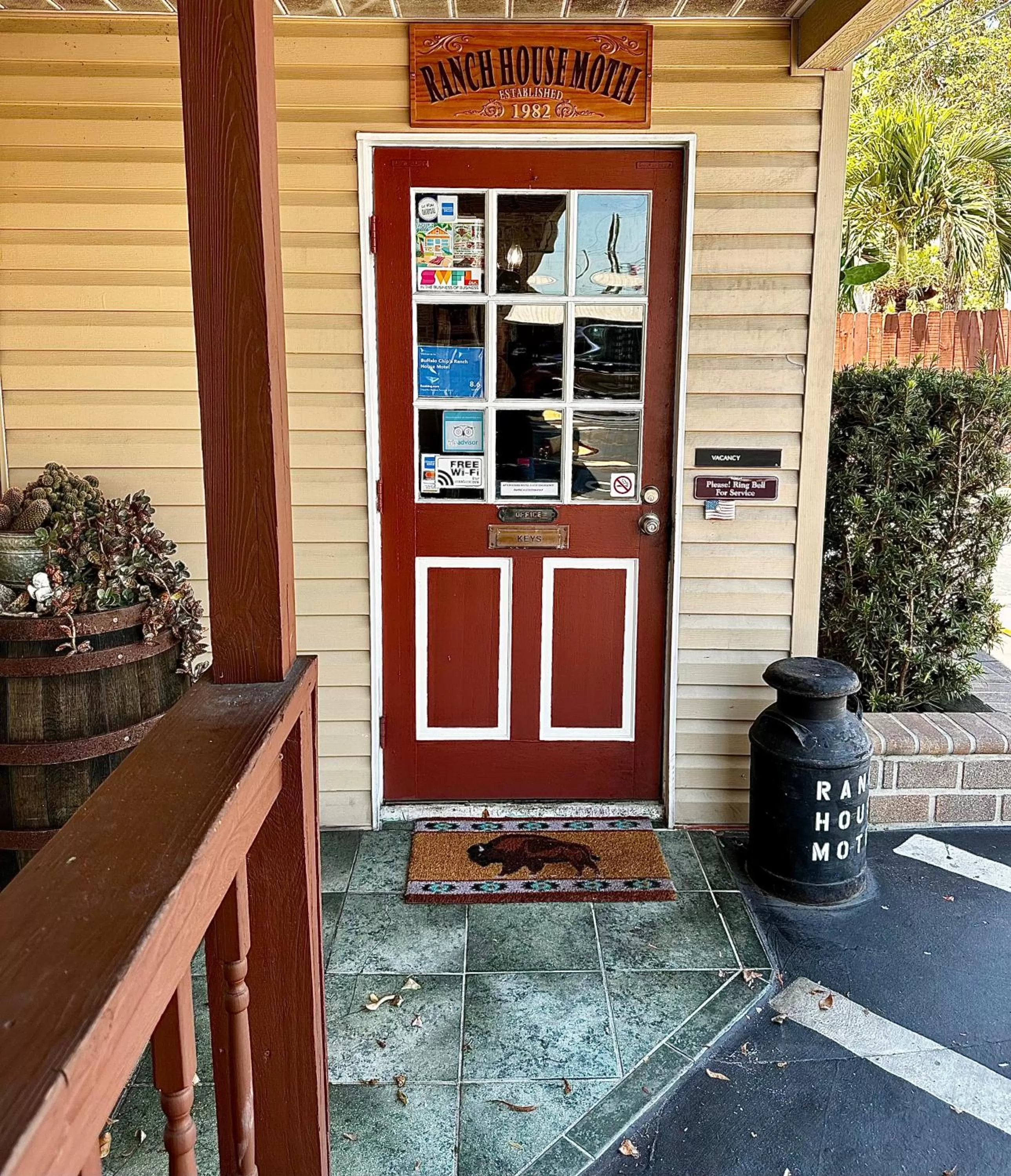 Facade/entrance in Buffalo Chip's Ranch House Motel
