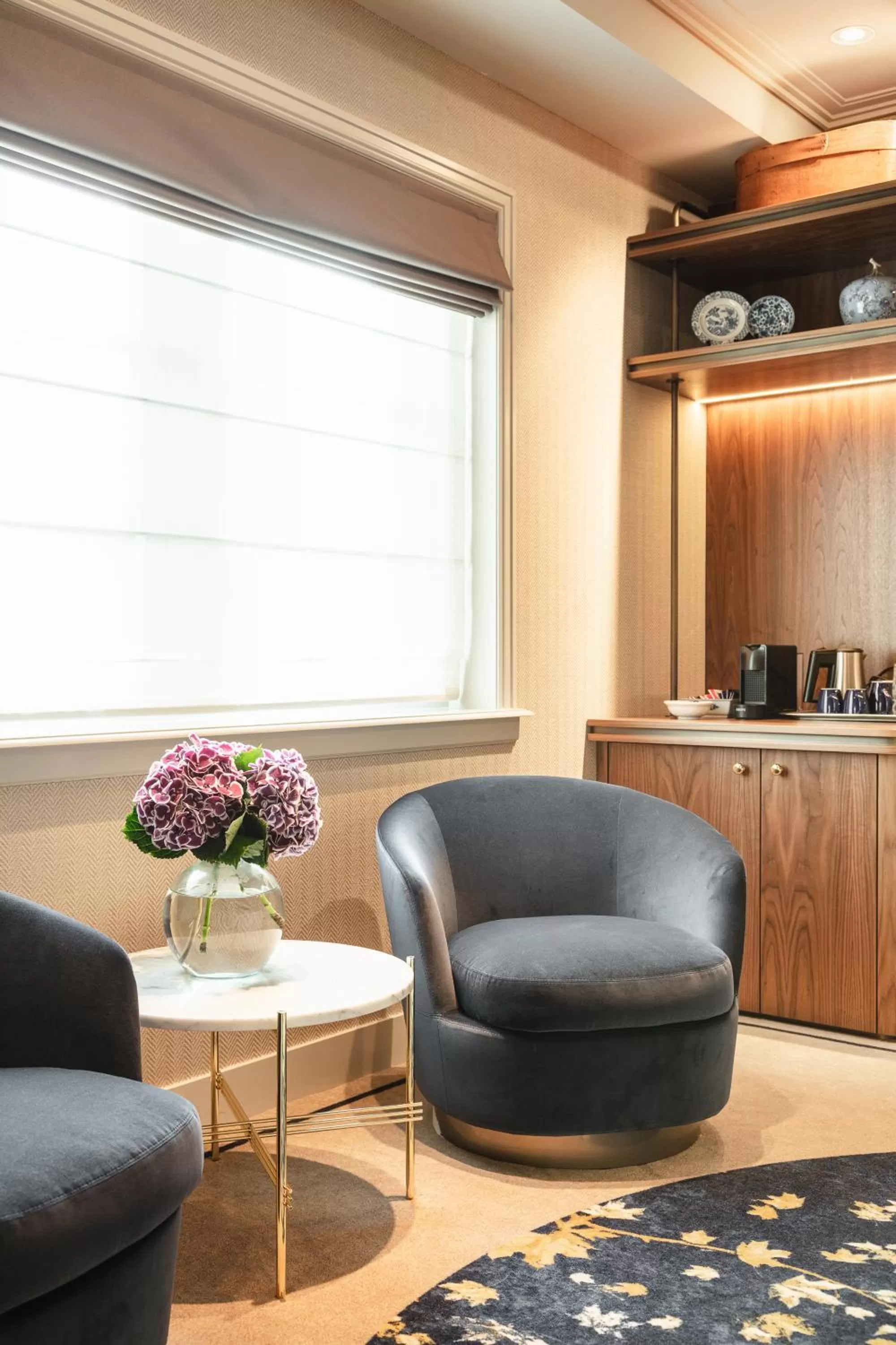 Seating area in Hotel 717