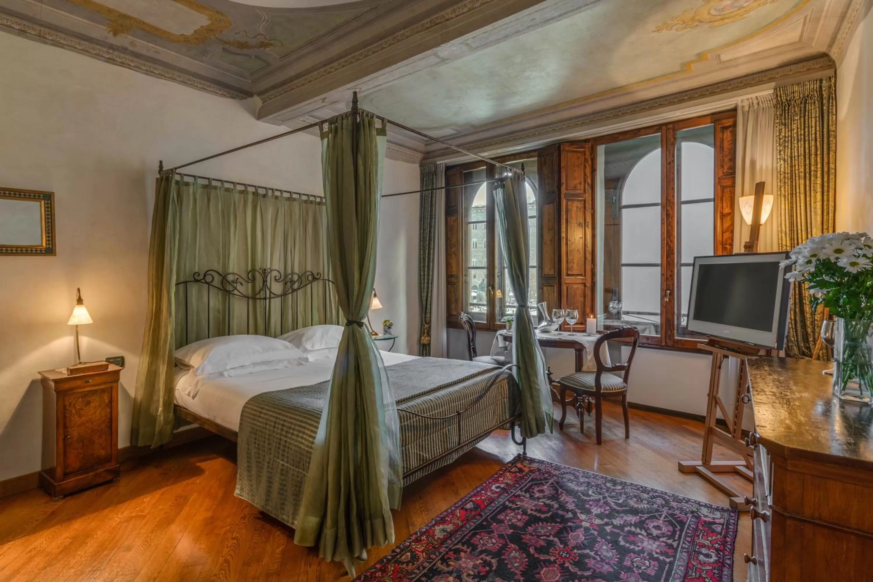 Bed in Residenza D'Epoca In Piazza della Signoria