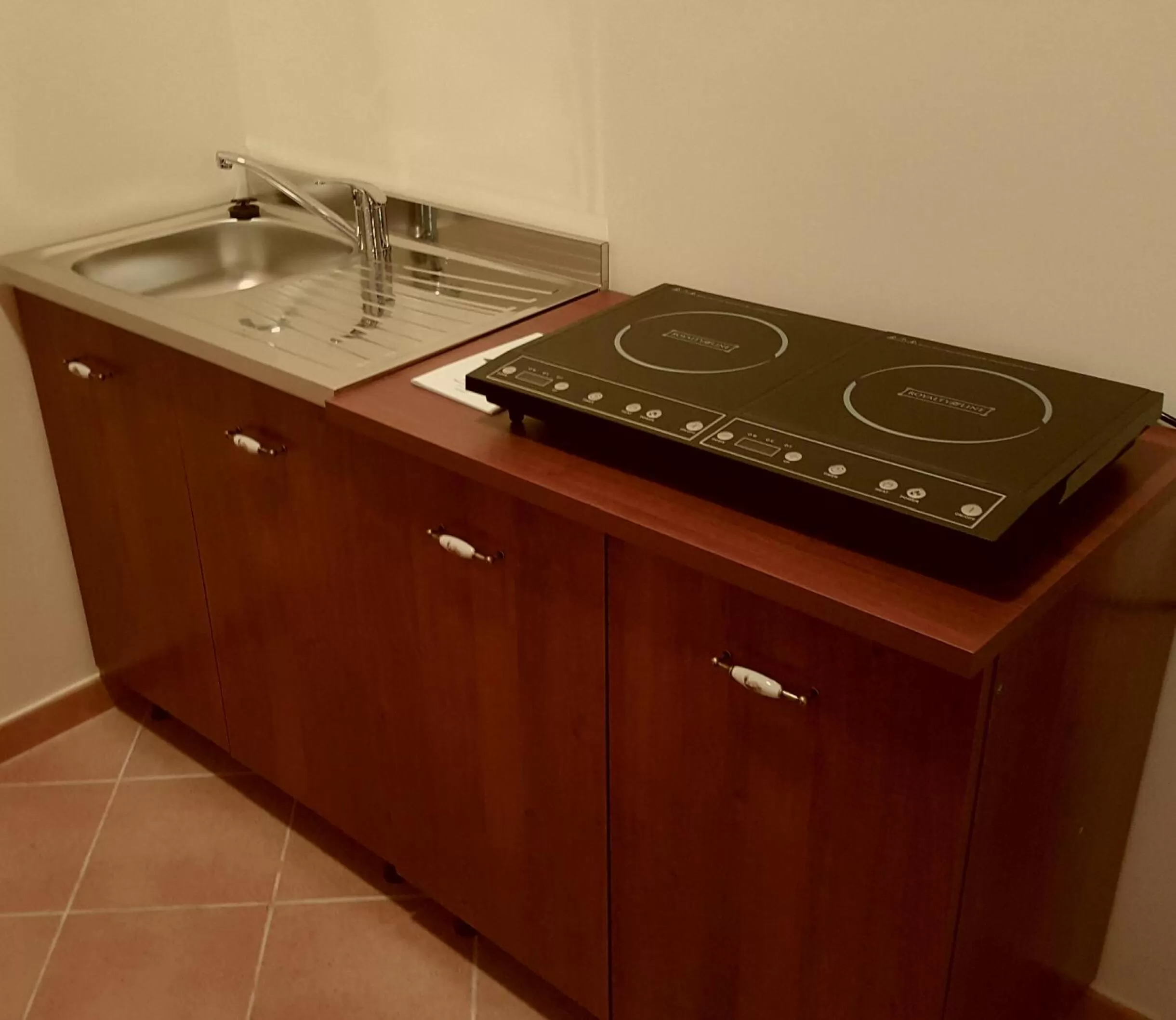 Kitchen or kitchenette in Green Park Hotel & Residence