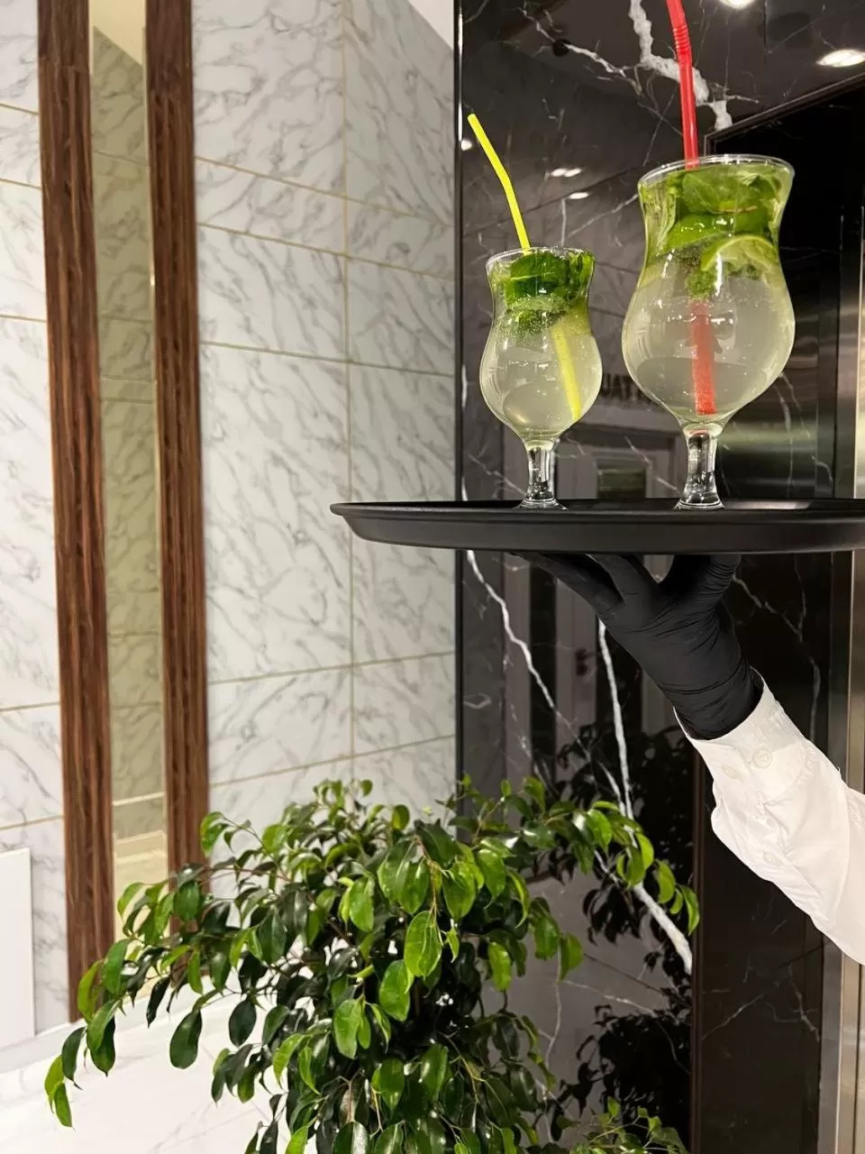 Restaurant/places to eat in MaxWell Hotel & SPA