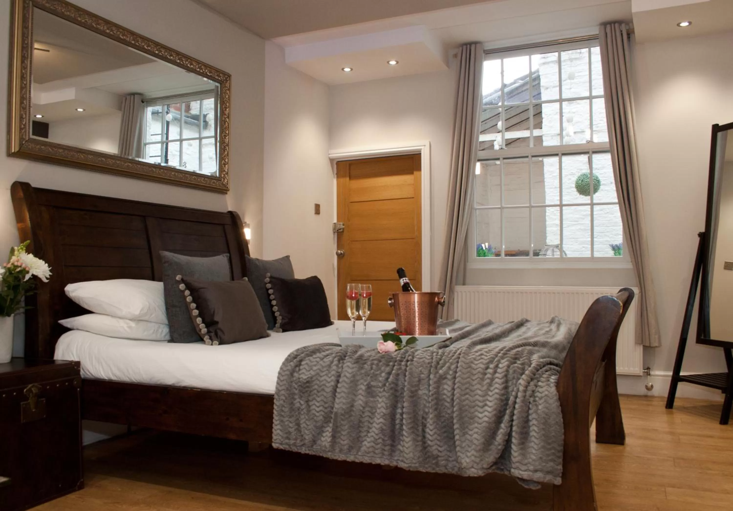 Bedroom, Bed in Goodramgate Apartments