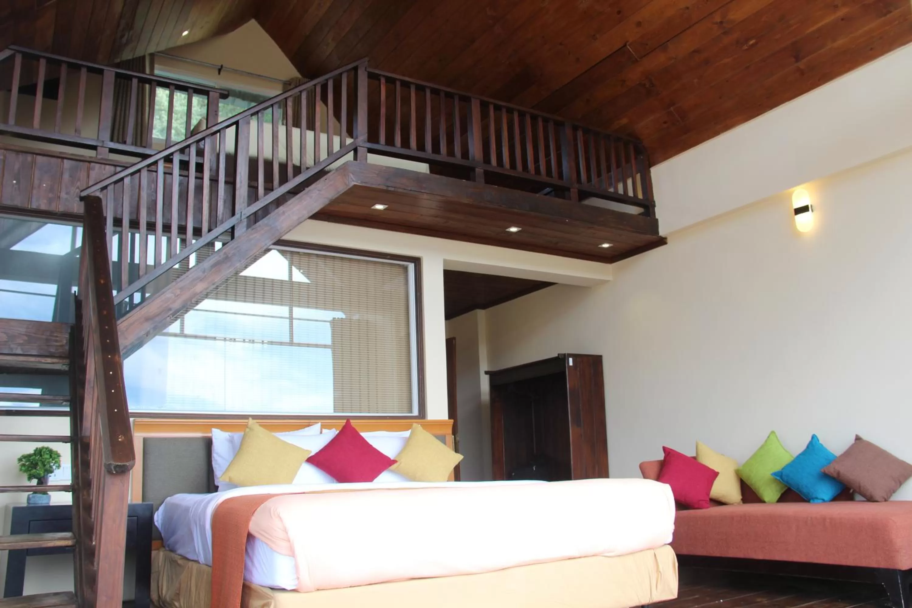 Photo of the whole room, Bed in Pigeons Nest