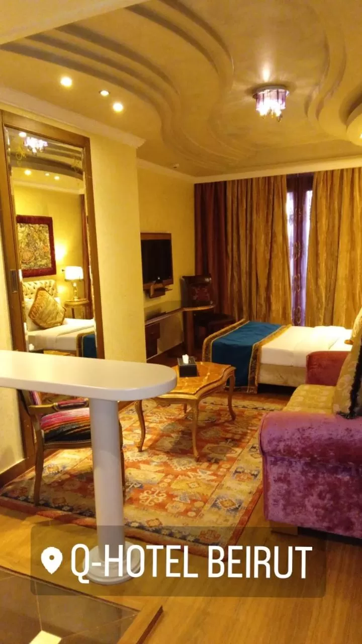 Photo of the whole room, Bed in Q Hotel