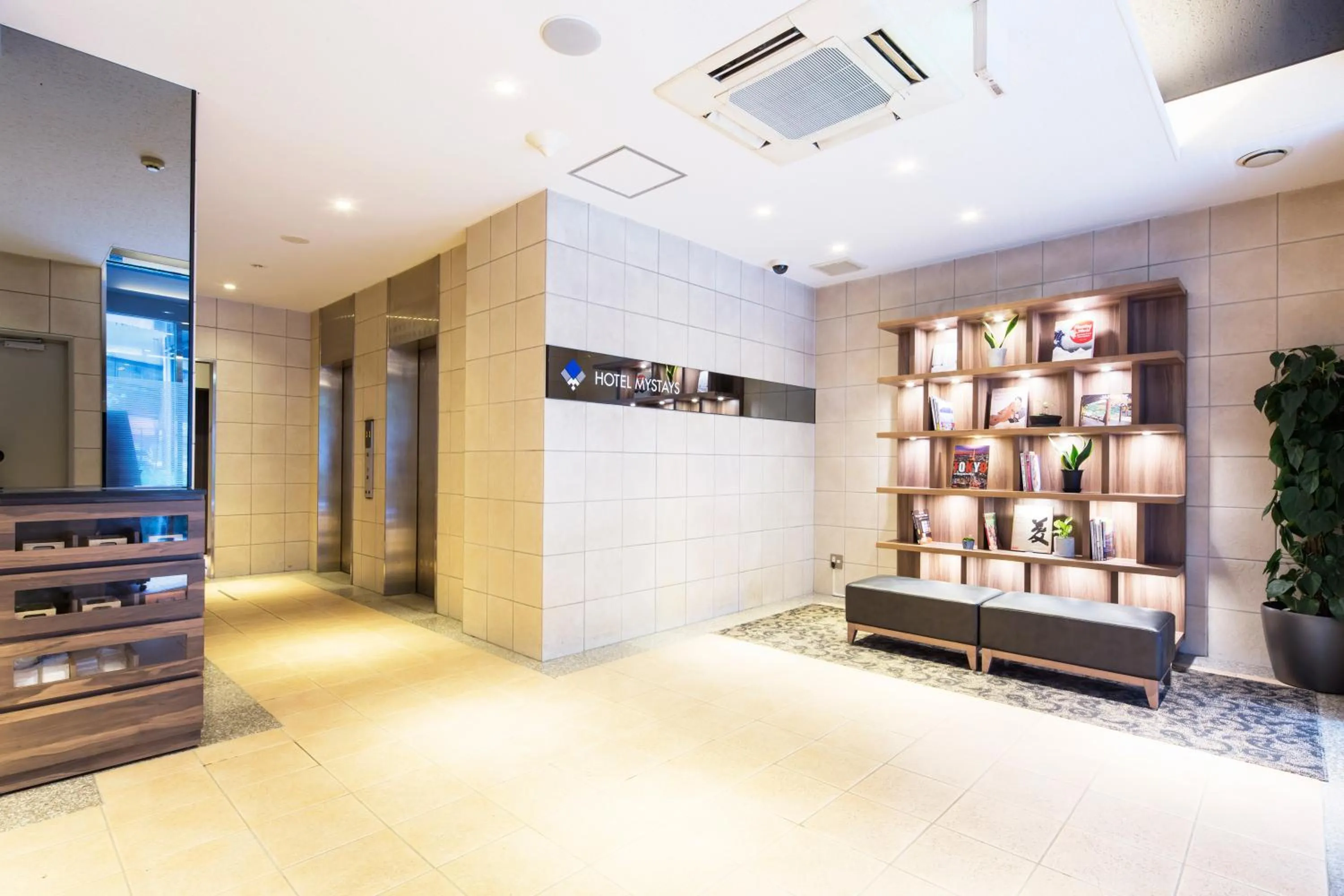 Lobby or reception in HOTEL MYSTAYS Kanda